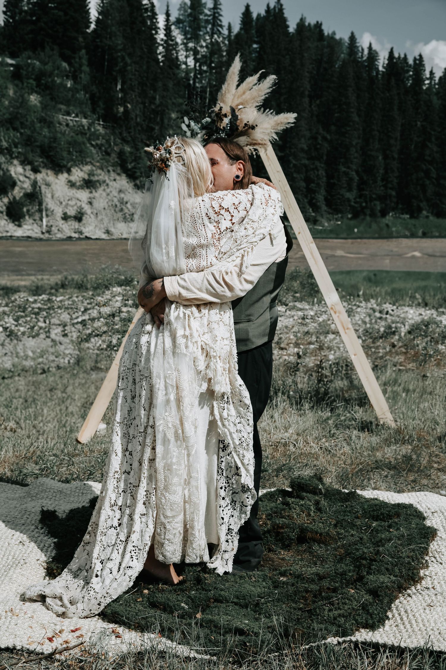 bride and groom couples portraits at affordable southern alberta and lethbridge wedding venues
