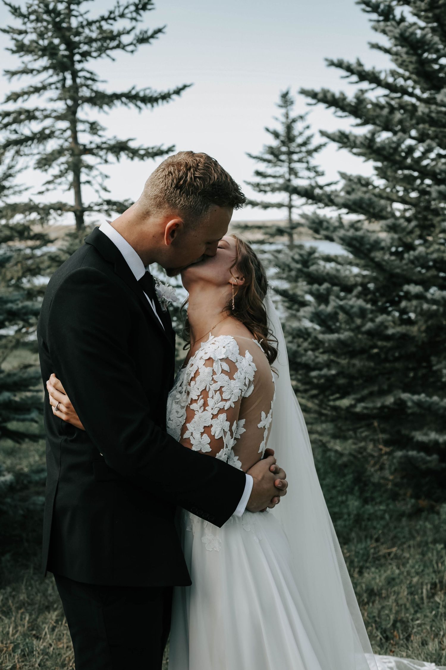 bride and groom couples portraits at affordable southern alberta and lethbridge wedding venues