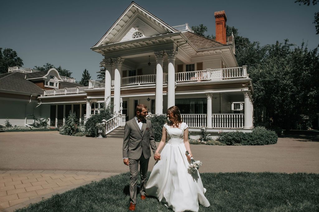 july wedding at the norland historic estate in lethbridge alberta