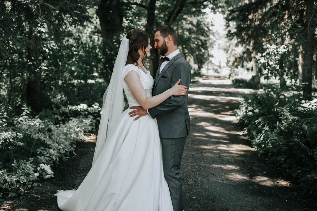 july wedding at the norland historic estate in lethbridge alberta