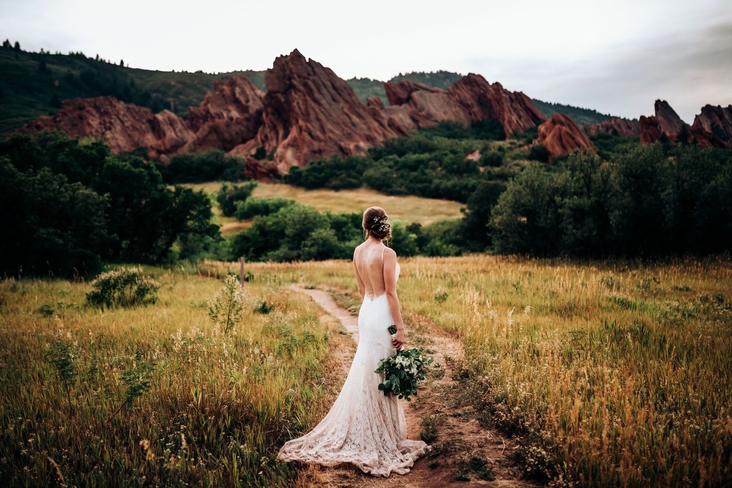 Beautiful mountain landscape with red rock formations and natural desert scenery.