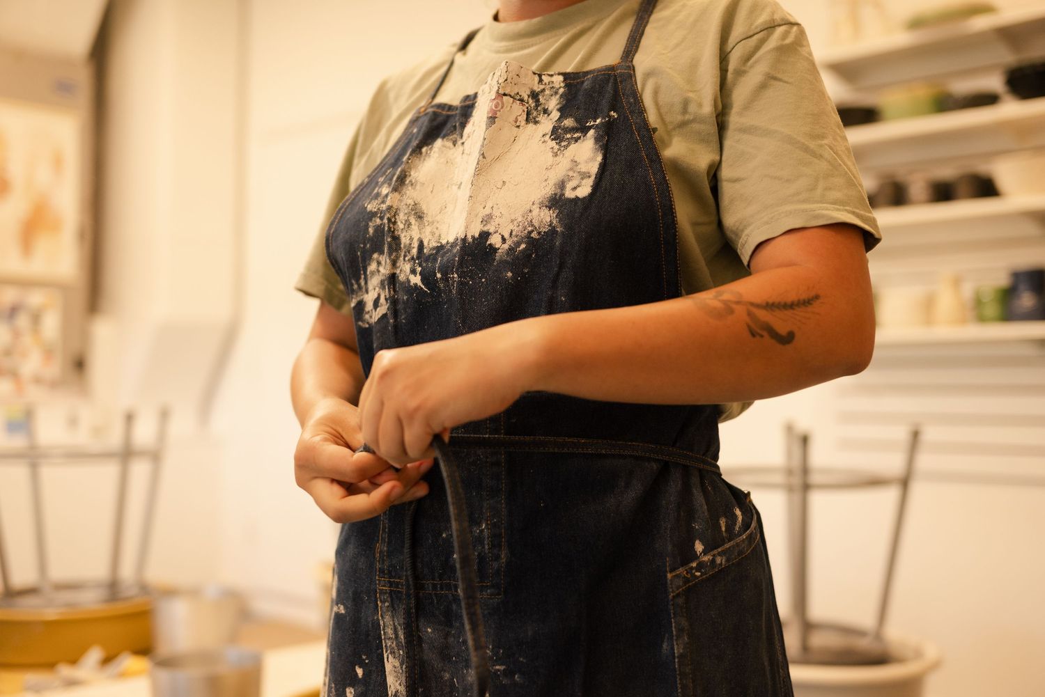 Image of pottery student tying their apron. Orlando, Florida small business photographer