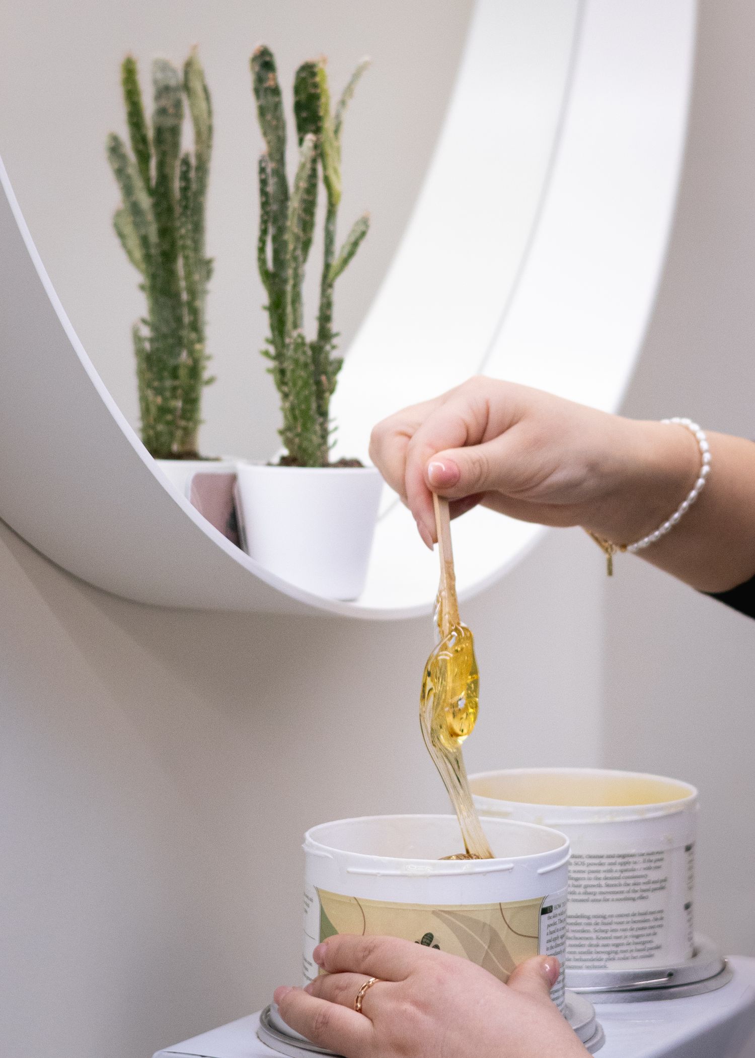 DELFT - sugaring salon Cactus Studio