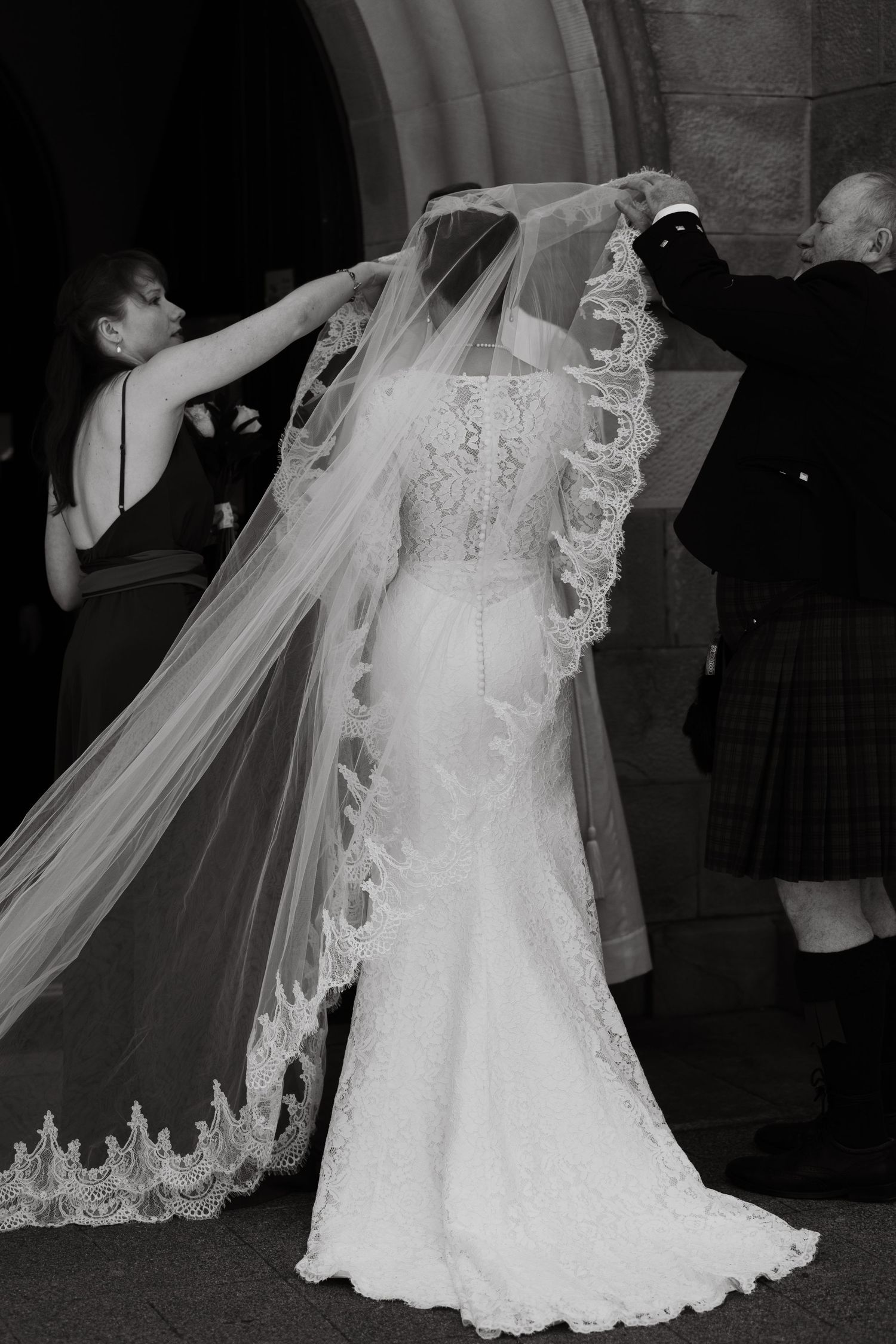 bride before she walks down the isle