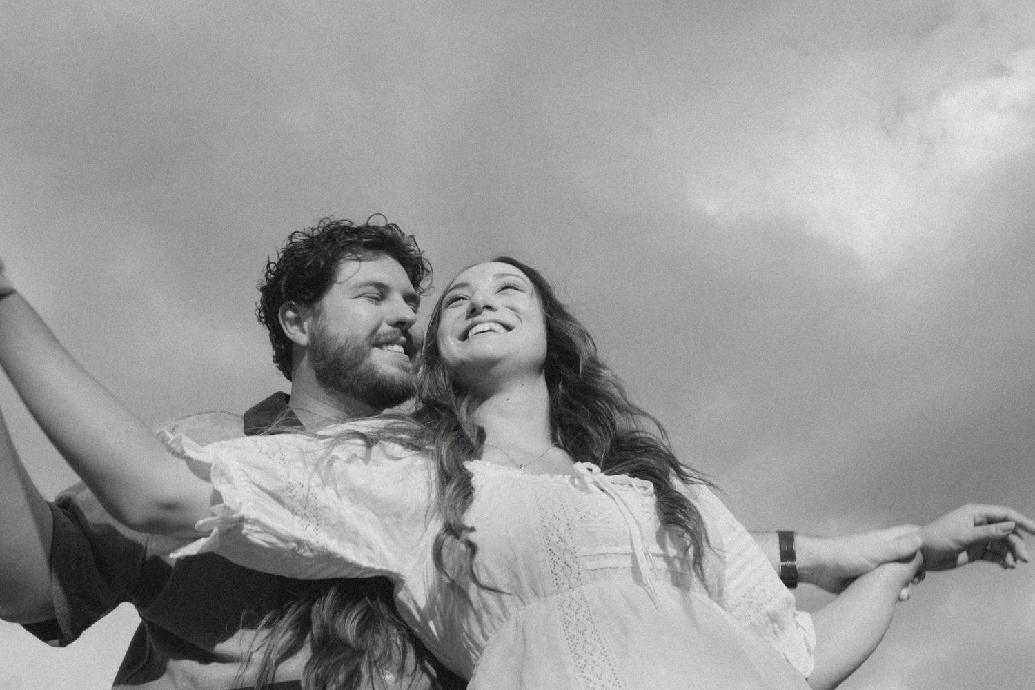 Couple enjoying a picnic together during an outdoor engagement session