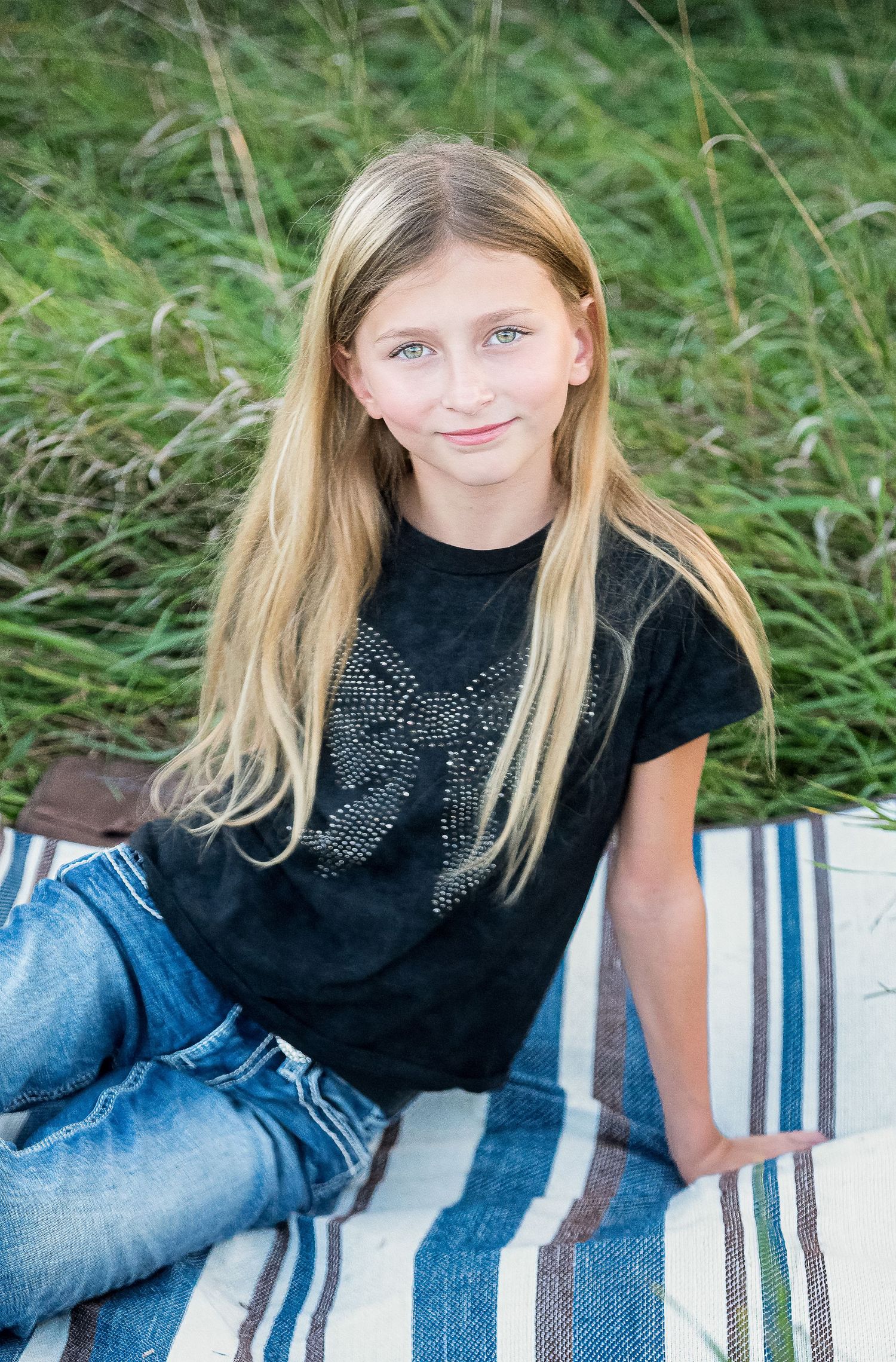 Outdoor mother daughter portrait photographed by Sam Miller Photography in Omaha, Nebraska