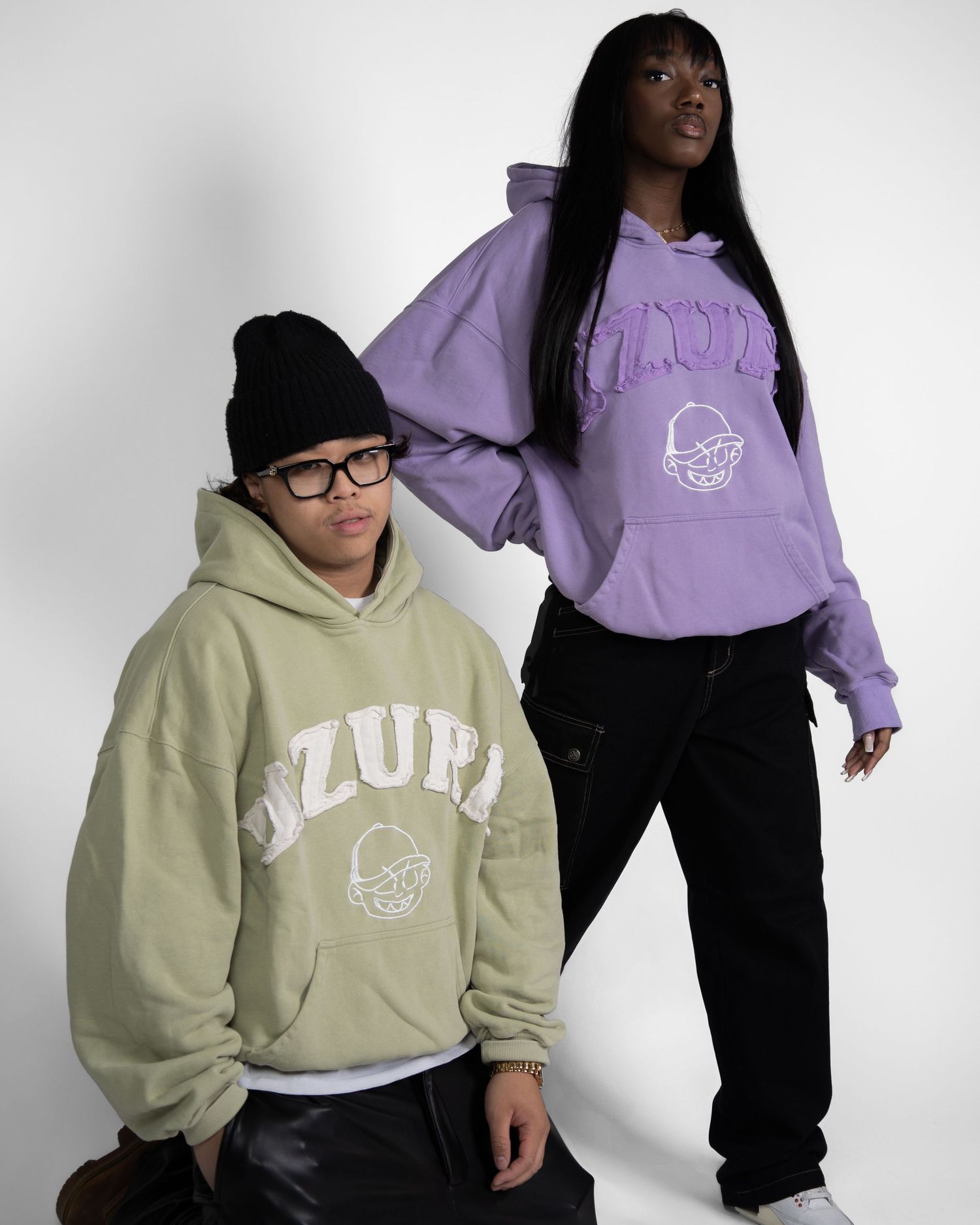 Photographie mode en studio sur paris lors de mettant en avant les modèles habiller par la marque UZURR, collection 