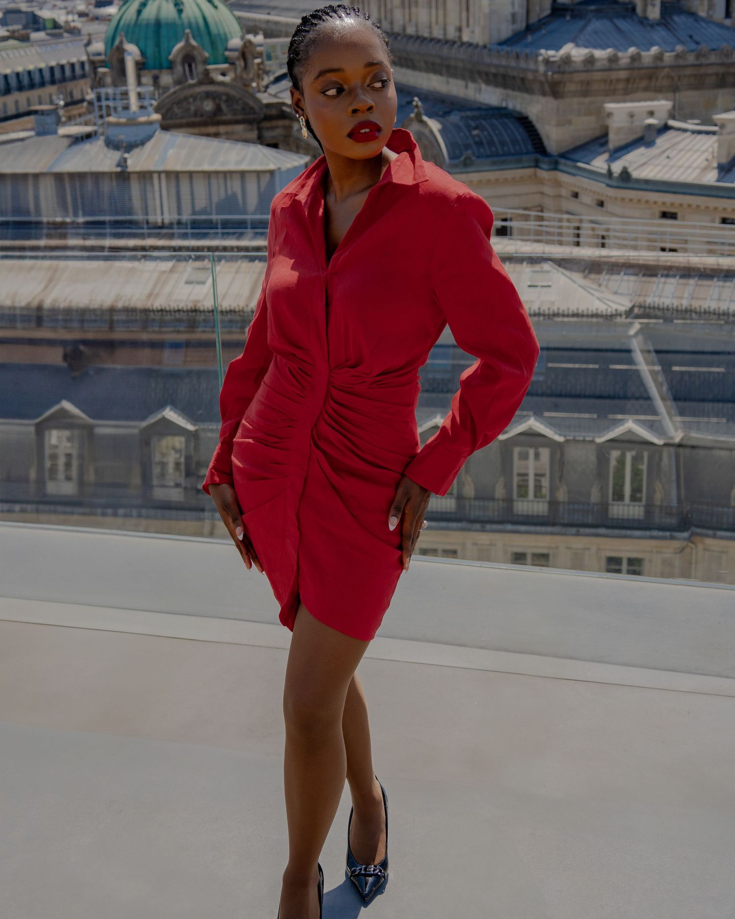Photographie mode /portrait en extérieur sur un rooftop / terrasse   des Galerie Lafayette.