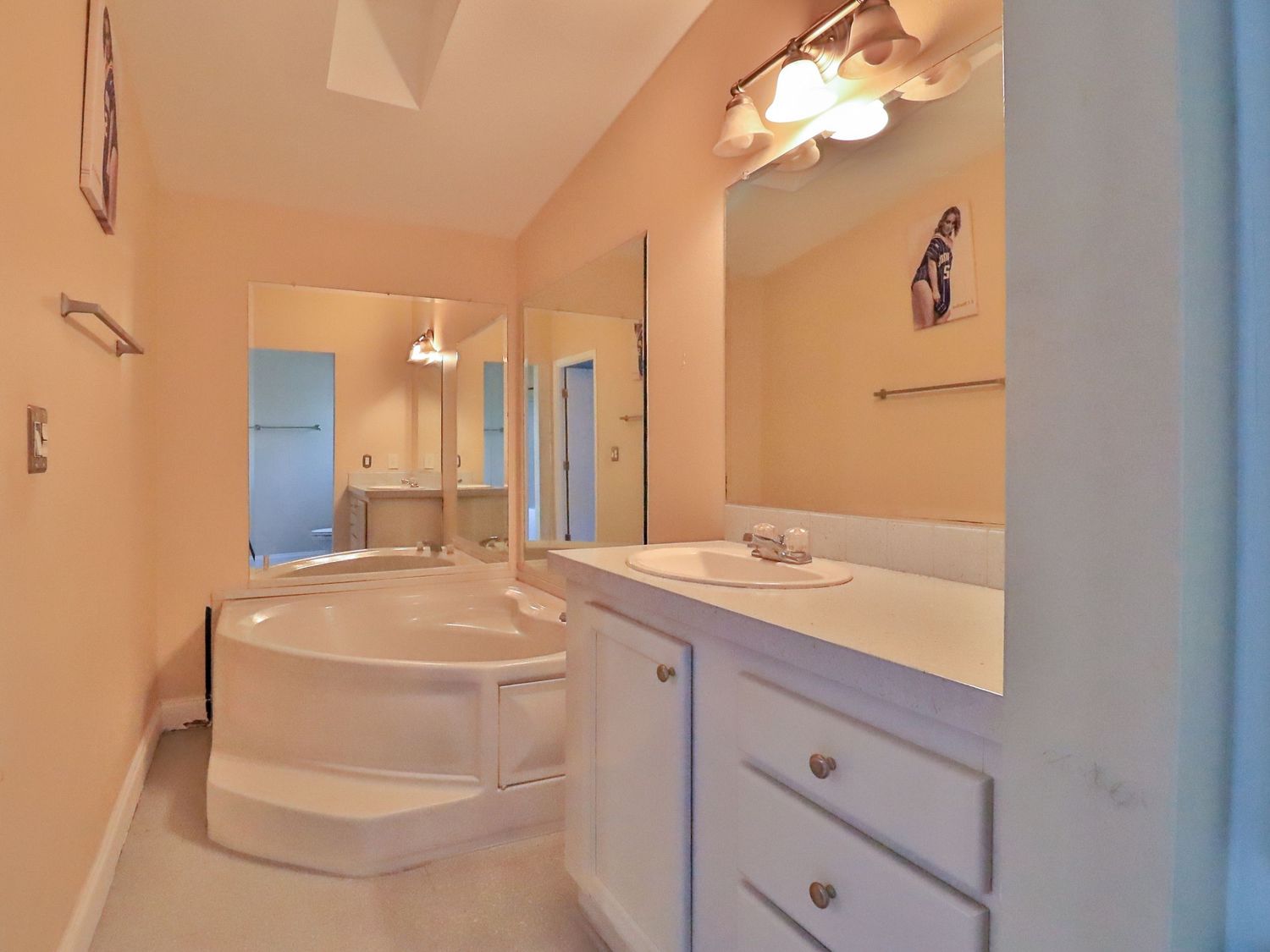 Master kitchen in 151 Plantation Blvd