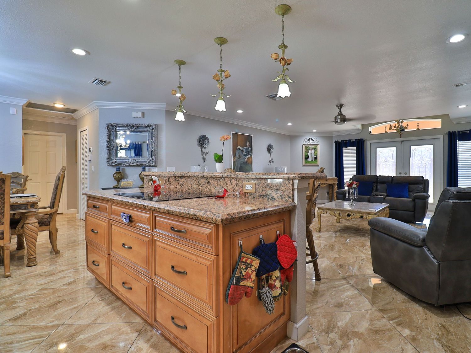 Living room of 413 la Mancha Ave