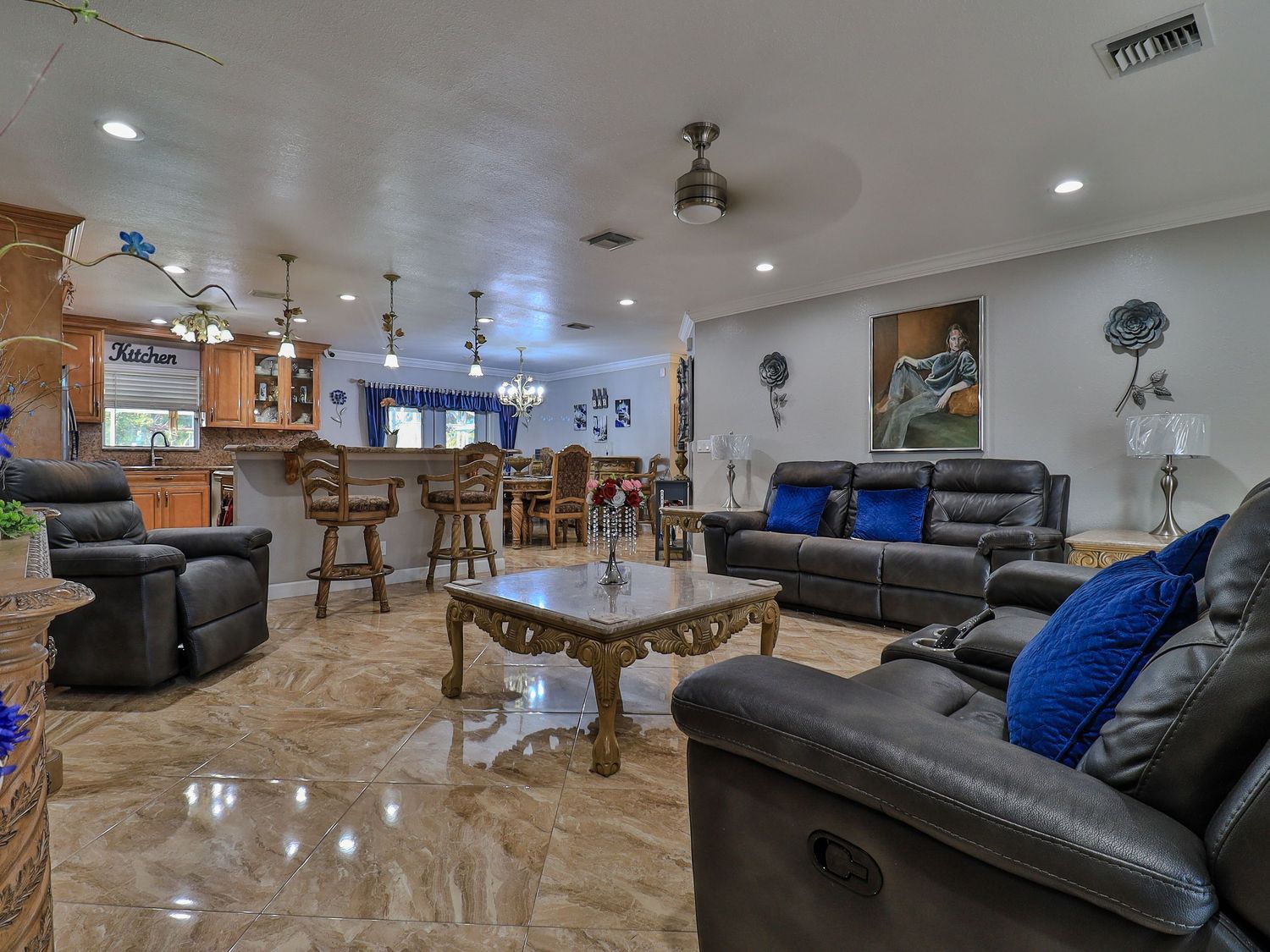 Living room of 413 la Mancha Ave