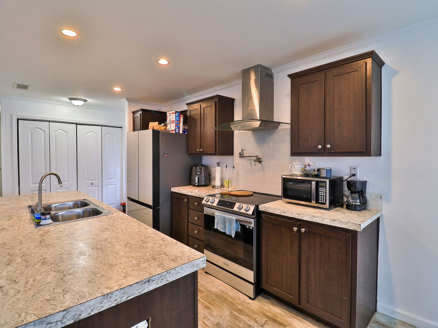 Kitchen of 169 Plantation Blvd