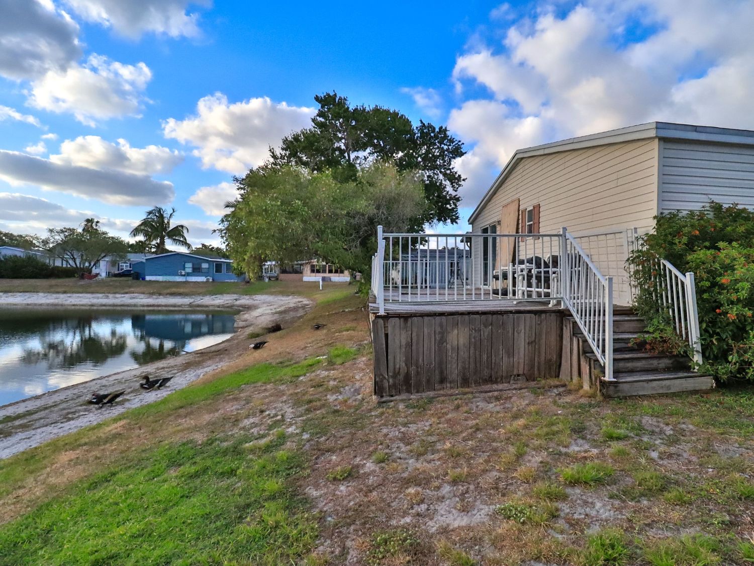 back side of 151 Plantation Blvd