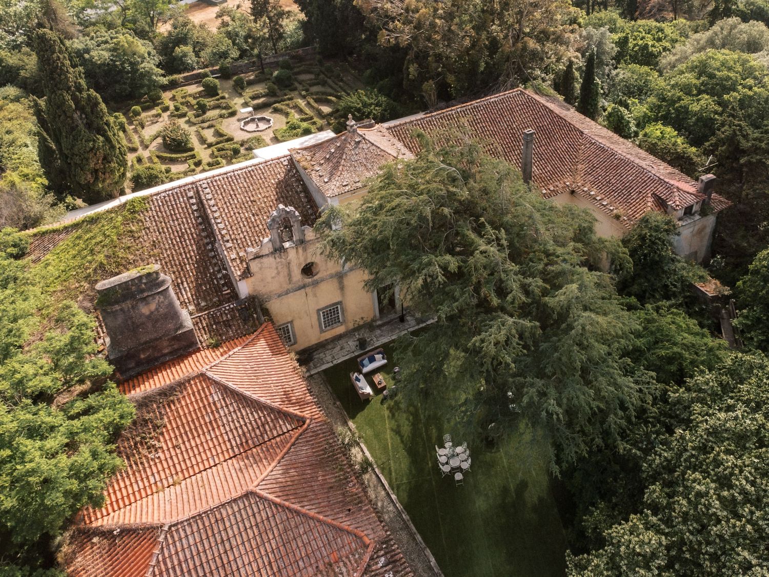 Quinta do Torneiro wedding villa in Portugal surrounded by historic gardens