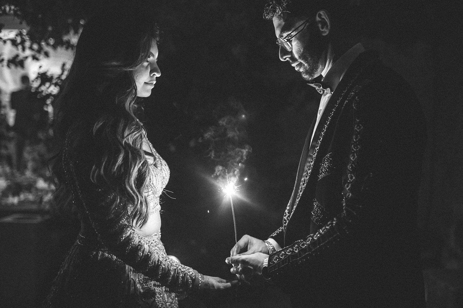 A magical Indian wedding reception at Forte da Cruz, overlooking the Atlantic Ocean. by a Lisbon Wedding Photographer