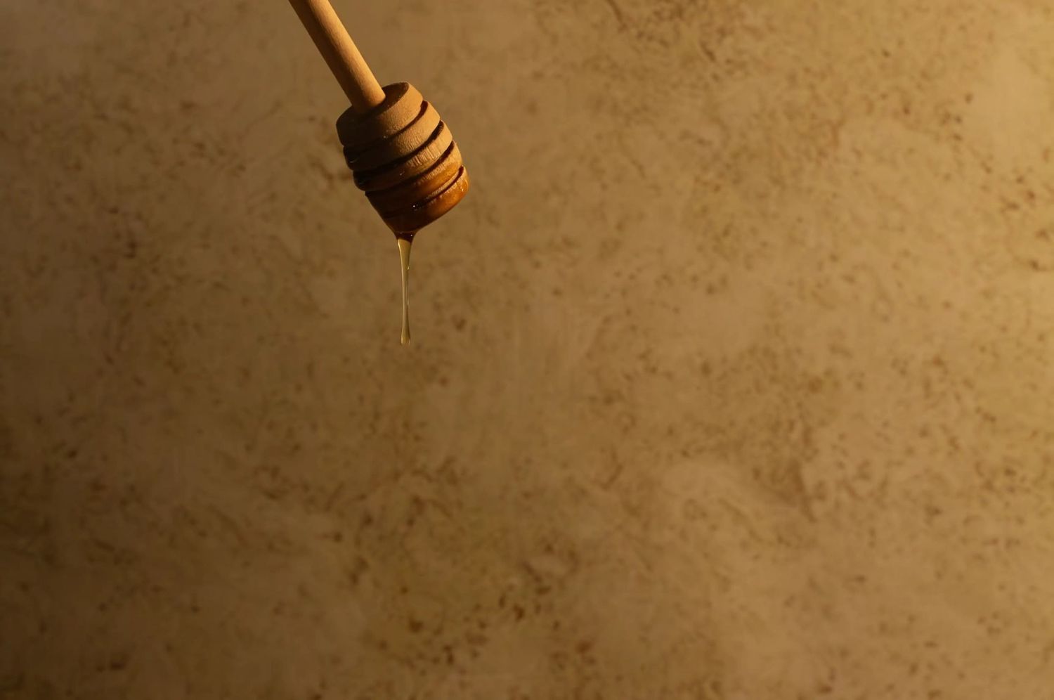 Honey dripping on a brown/golden background. B. Steele Images, Pacific Northwest food and beverage photography.