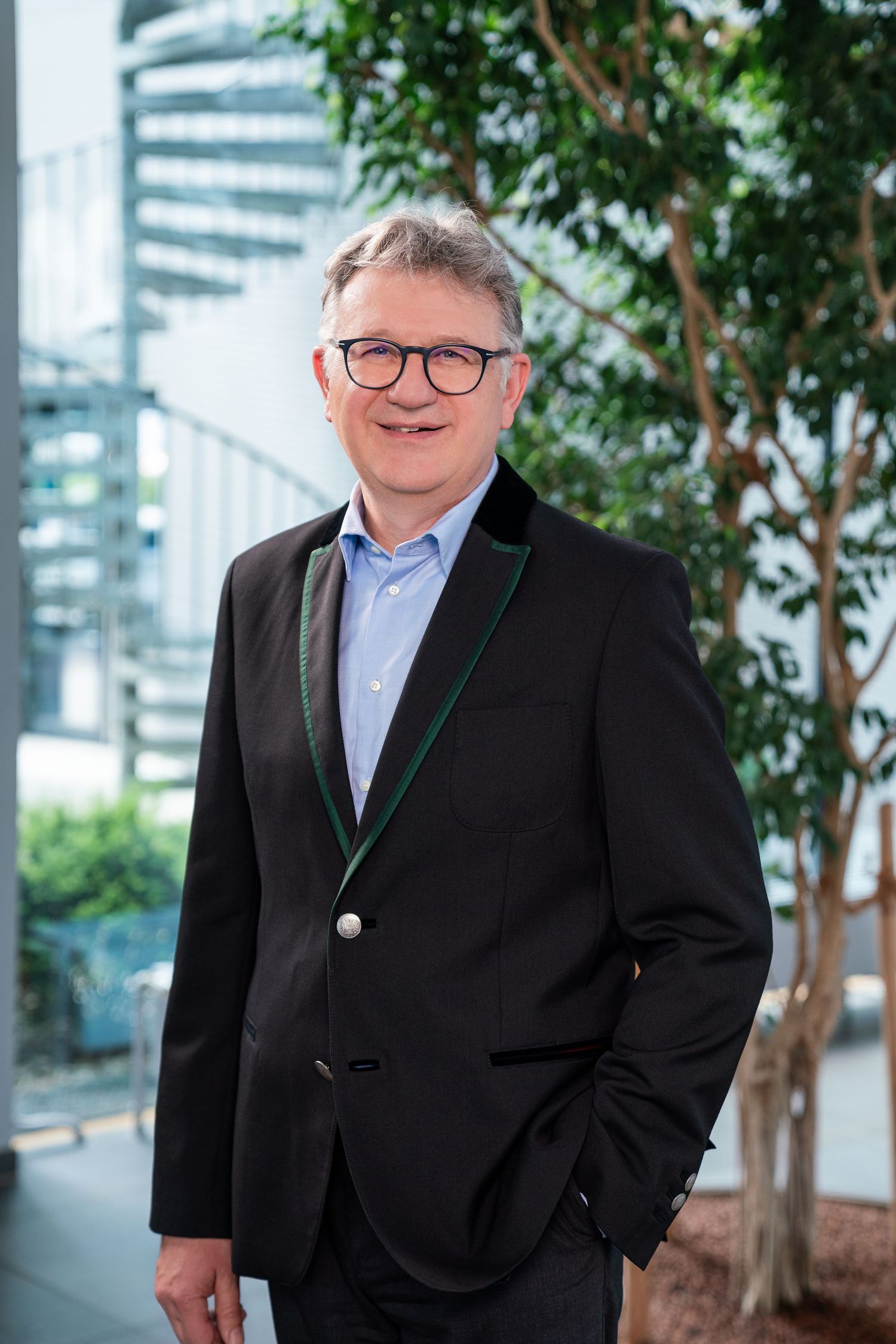 Business-Portrait zeigt Reinhold Braun von Sortimo, IHK-Präsident Schwaben, Portraitfotografie erstellt von Fotograf Michael Richter