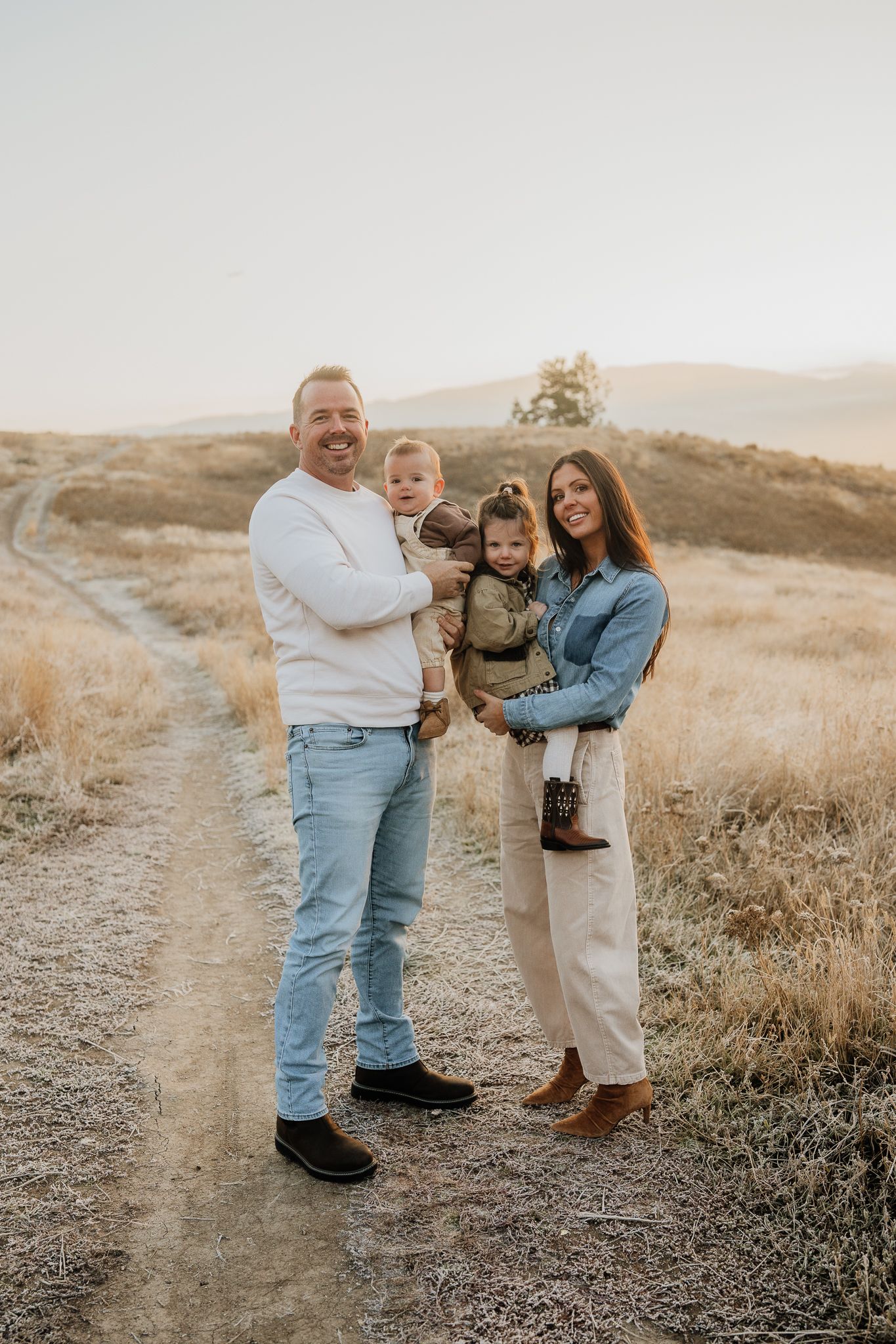 kelowna wedding photographer photography engagement elopement family maternity cheap affordable luxury okanagan bc