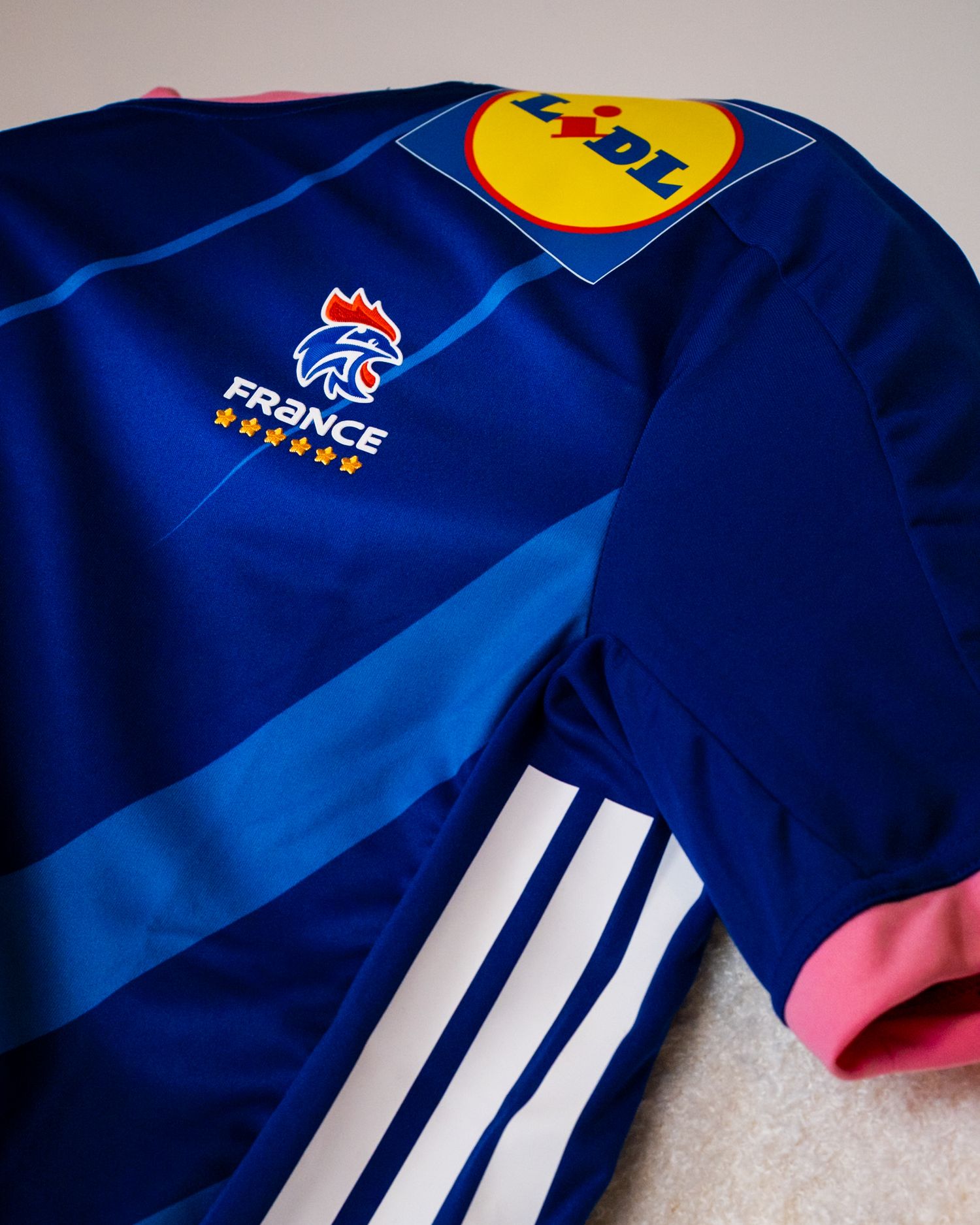 Maillot de l'équipe de France de Handball, par Adidas.