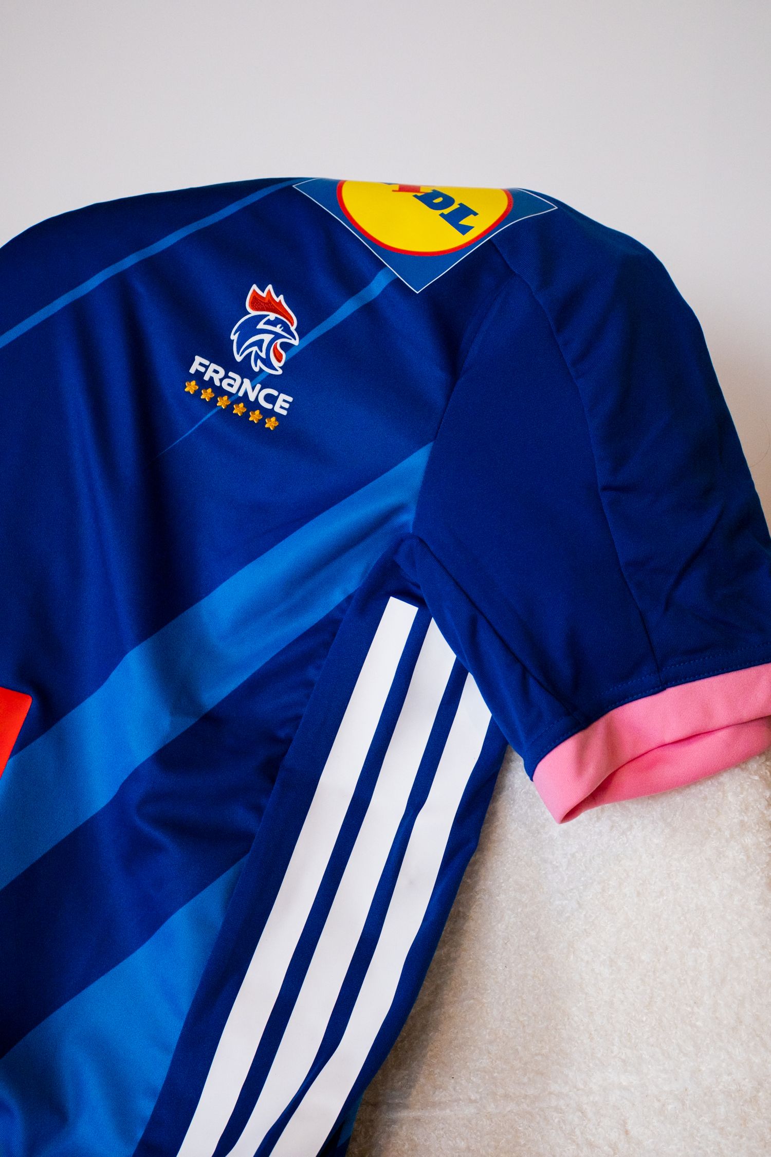Maillot de l'équipe de France de Handball, par Adidas.