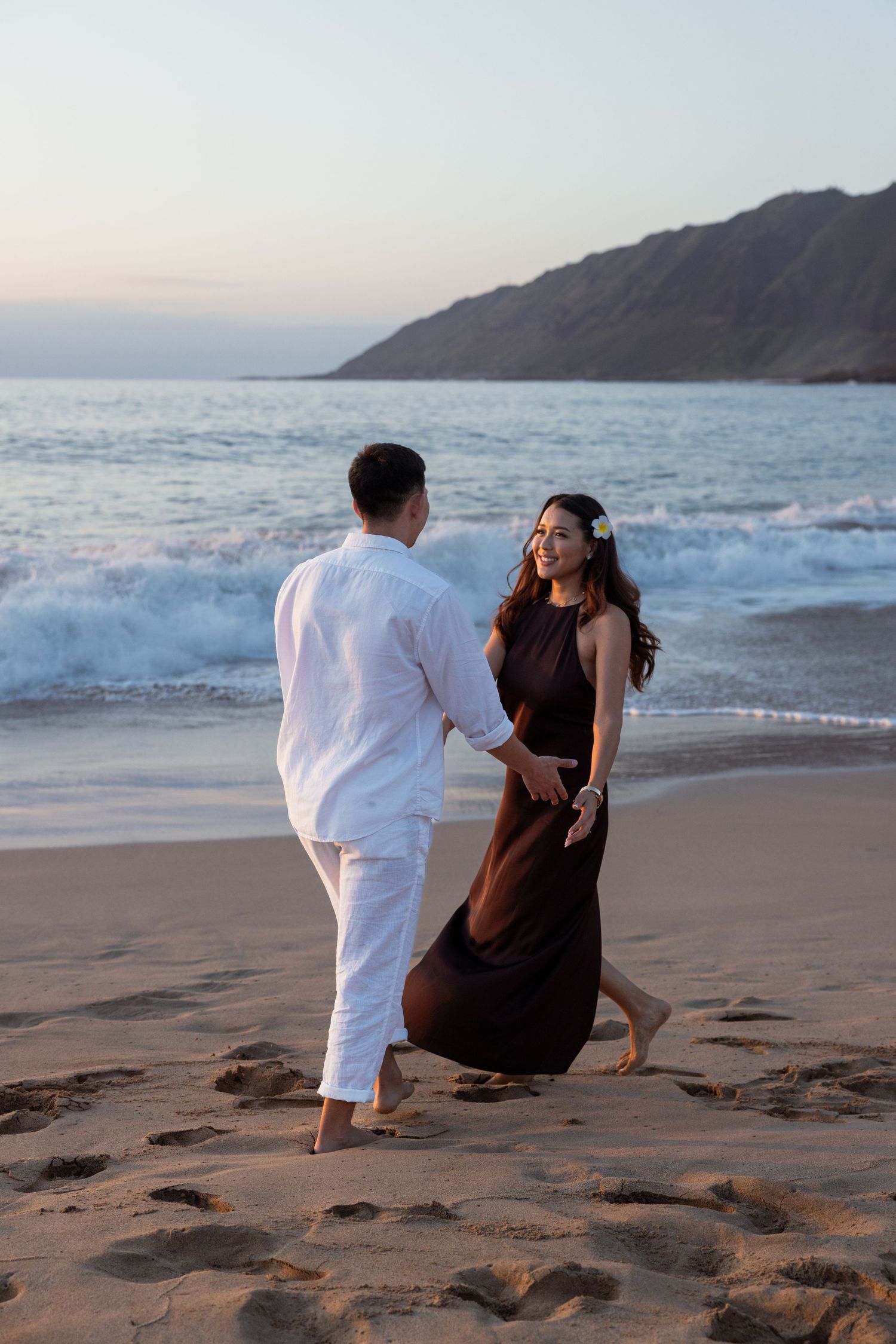 Couple Beach photo session, Love story. Proposal photo session on Oahu Hawaii.