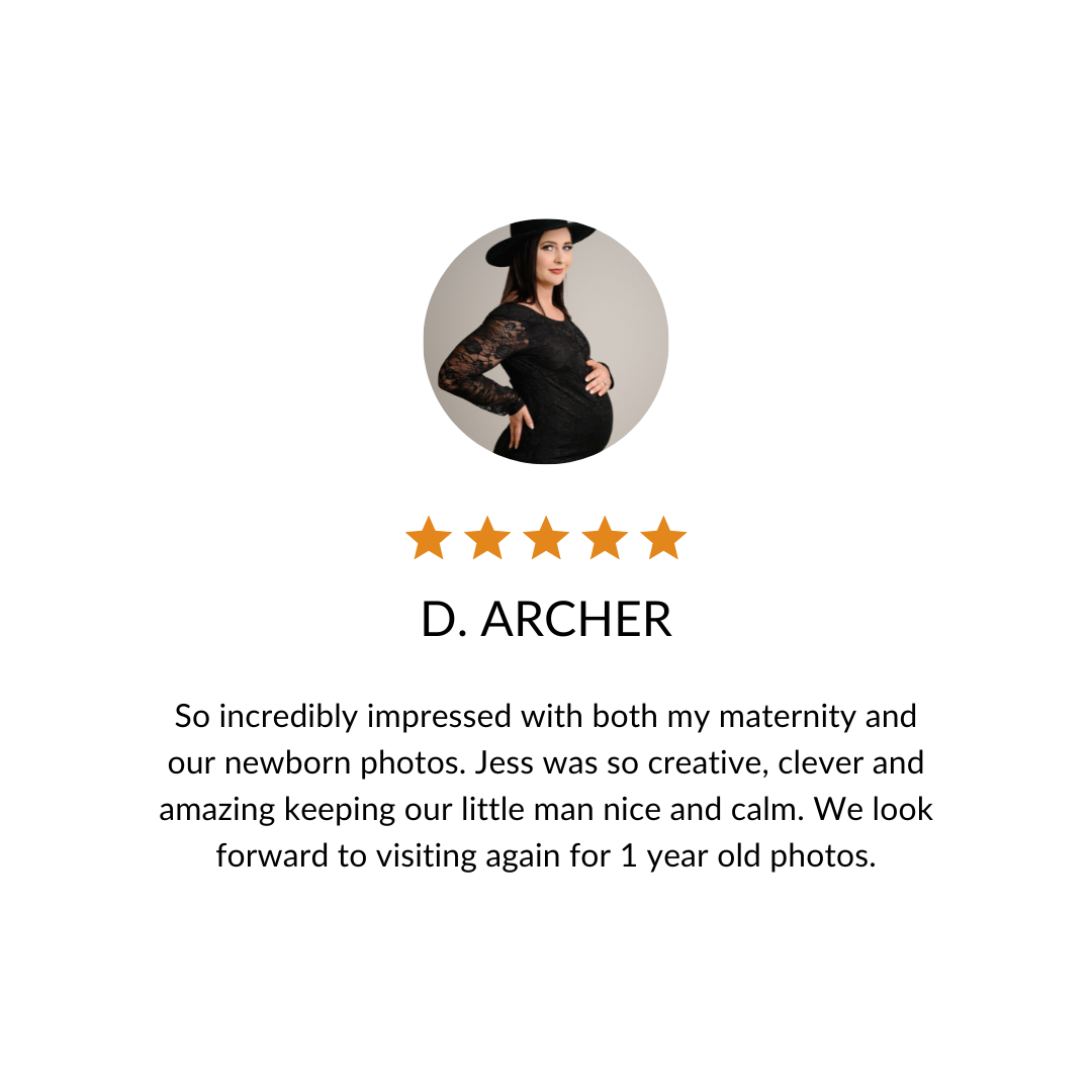 Five star testimonial from a client reviewing their maternity and newborn photography experience.