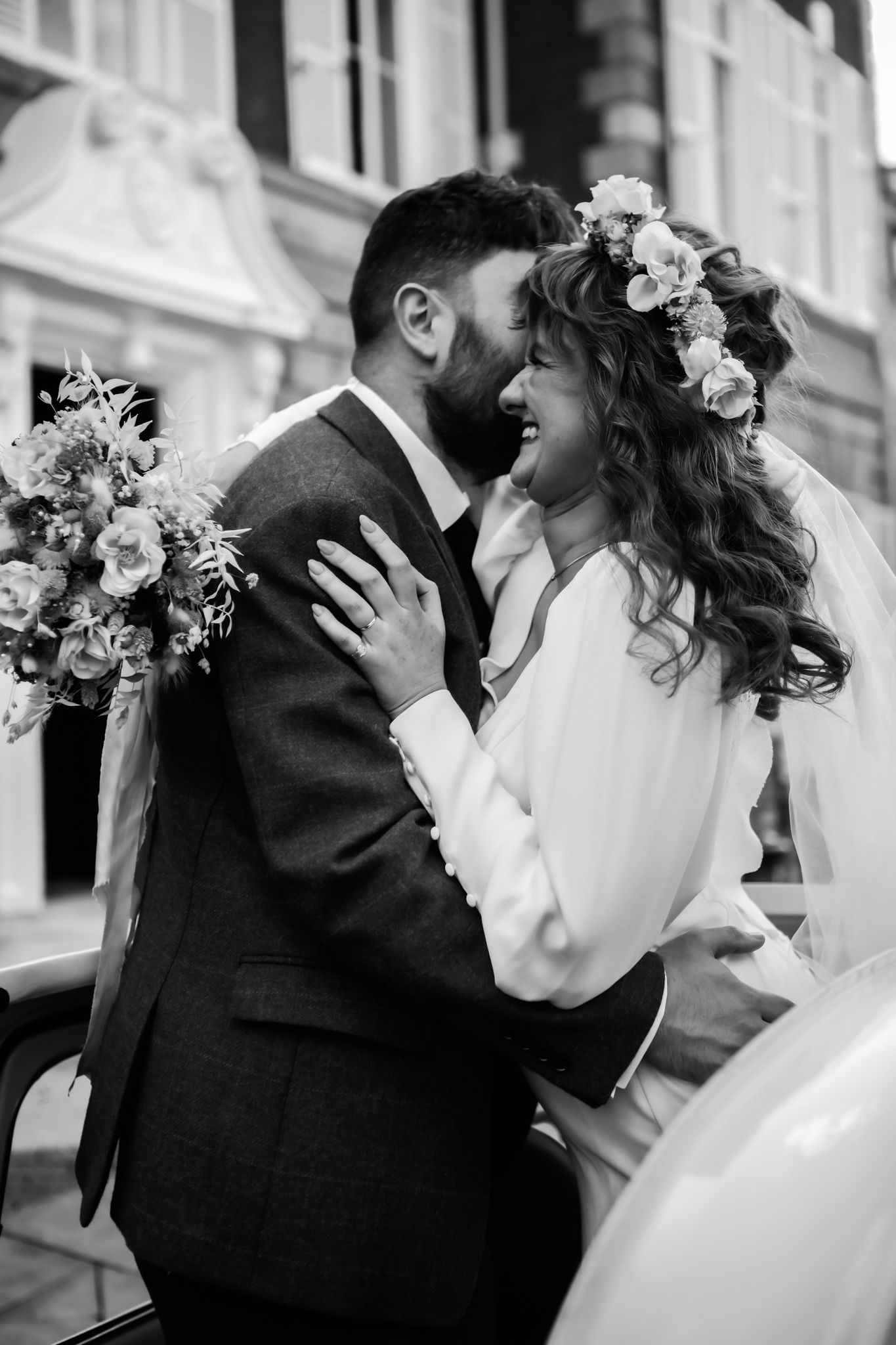 Wedding photography, candids. bride and groom photo, vintage car. black and white photography