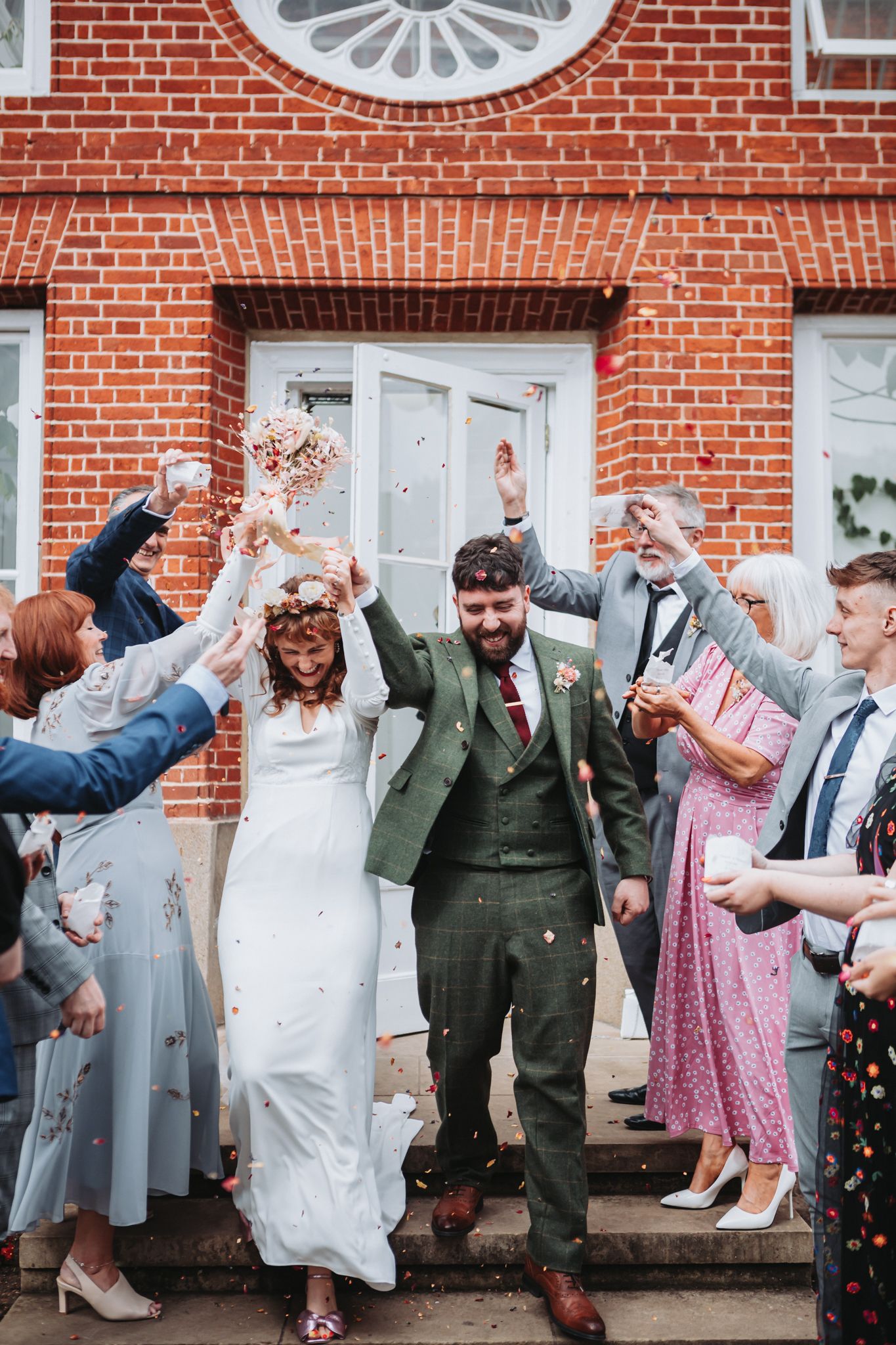Wedding photography, candids. bride and groom photo, confetti photo