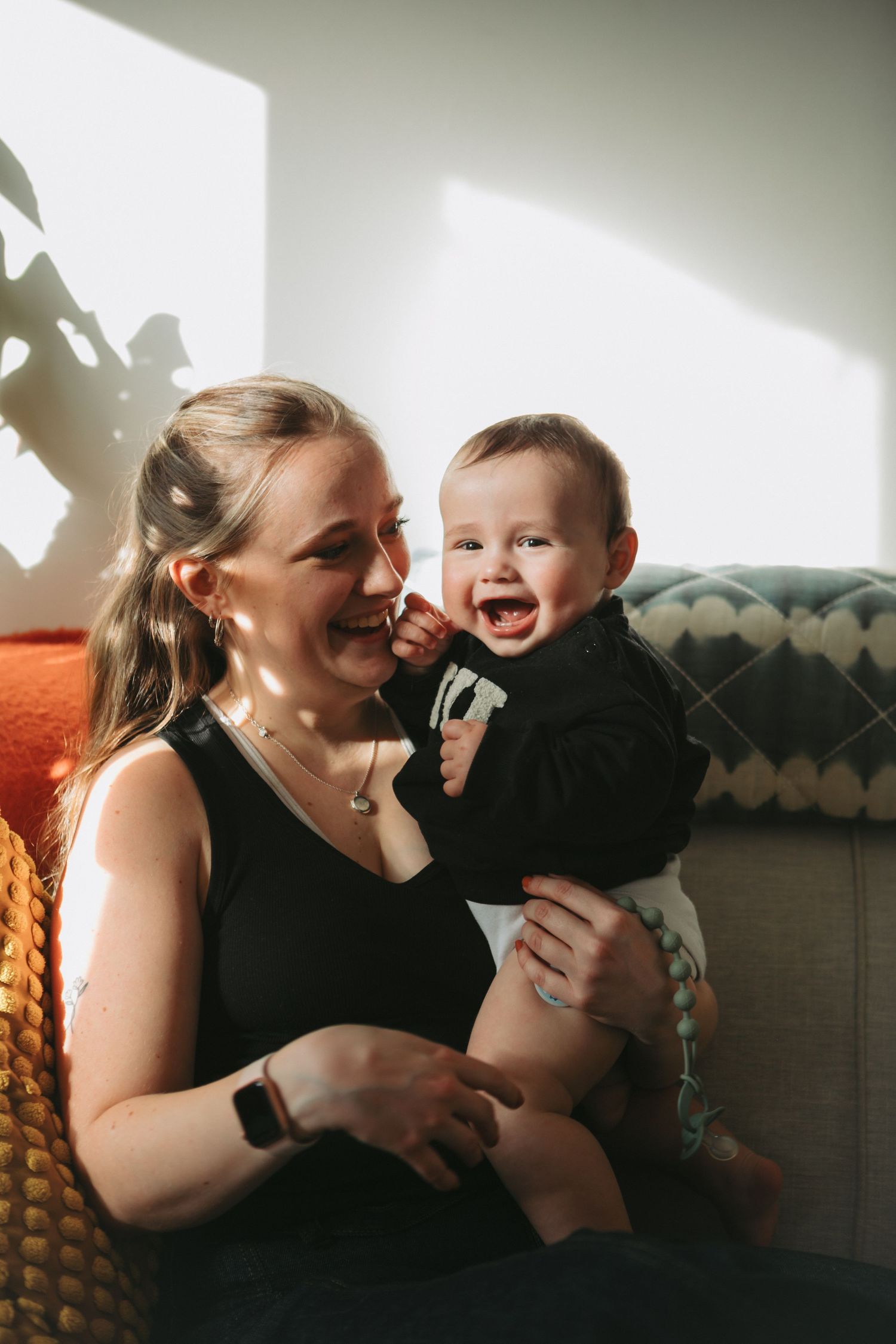 Family photographer. mum and baby cuddling. Happy baby
