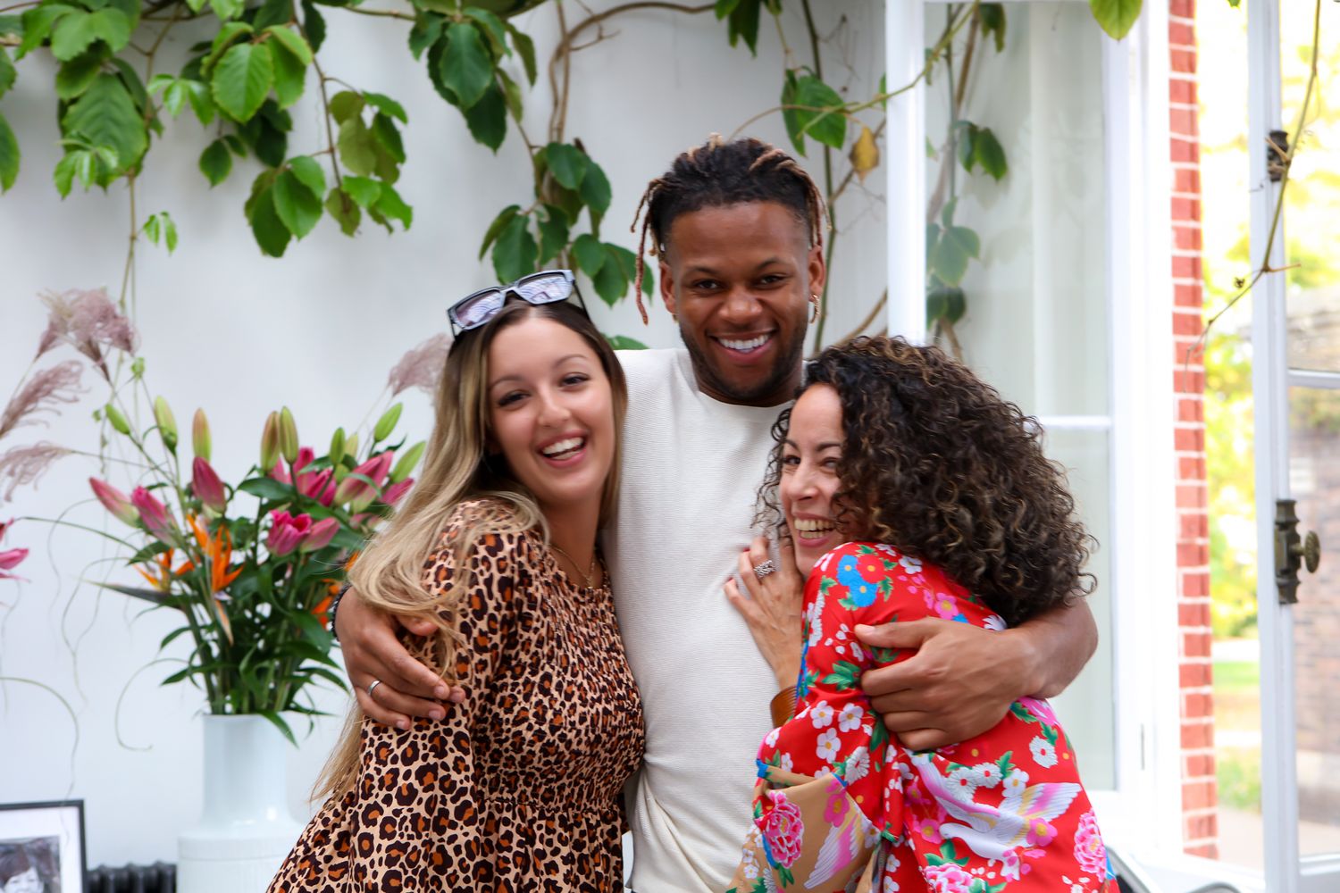 Event photography, candids. people hugging
