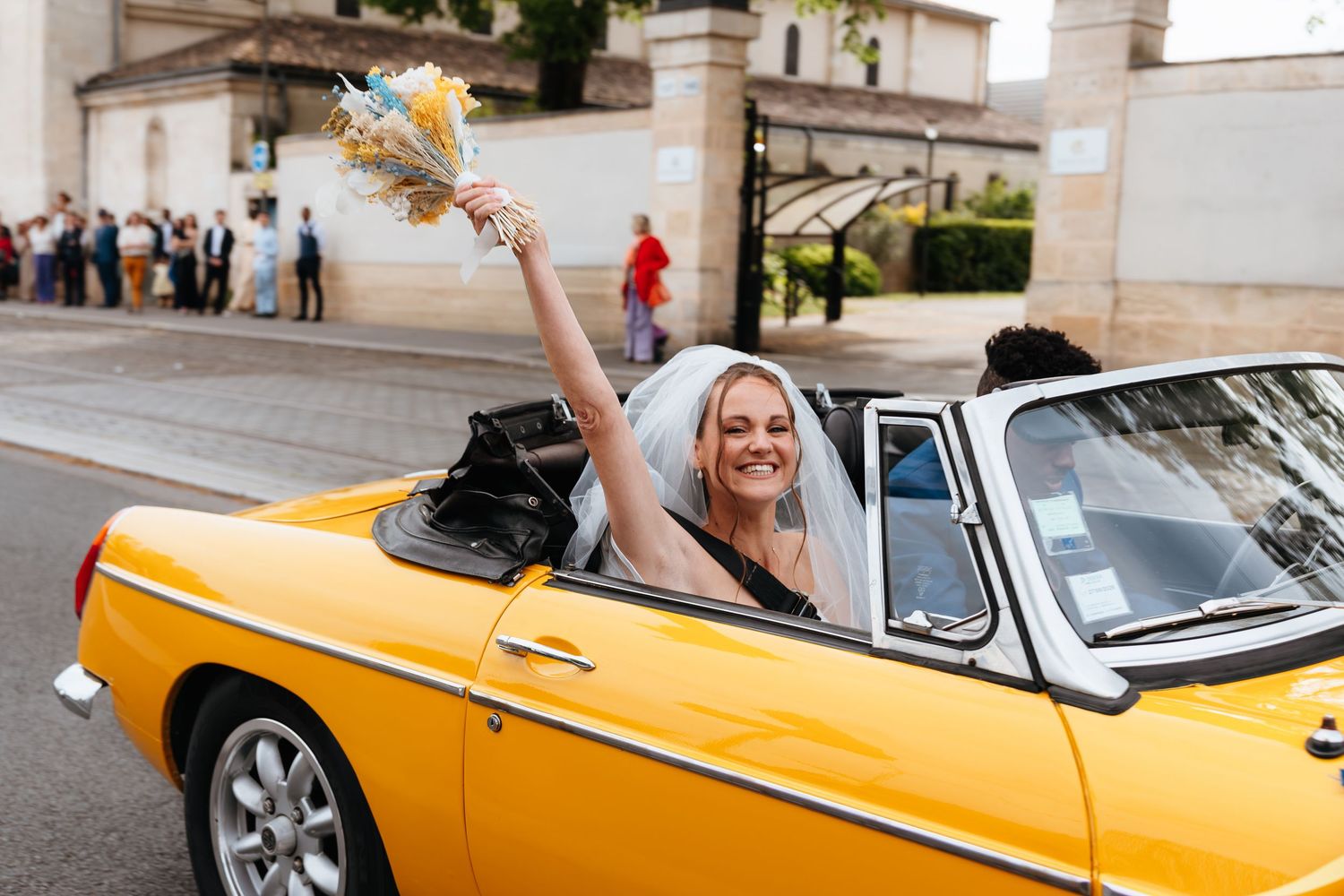 voiture bouquet de la mariée