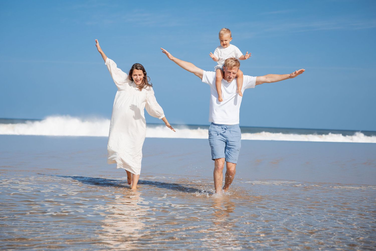famille plage vacances shooting photo séance famille enfant jouer