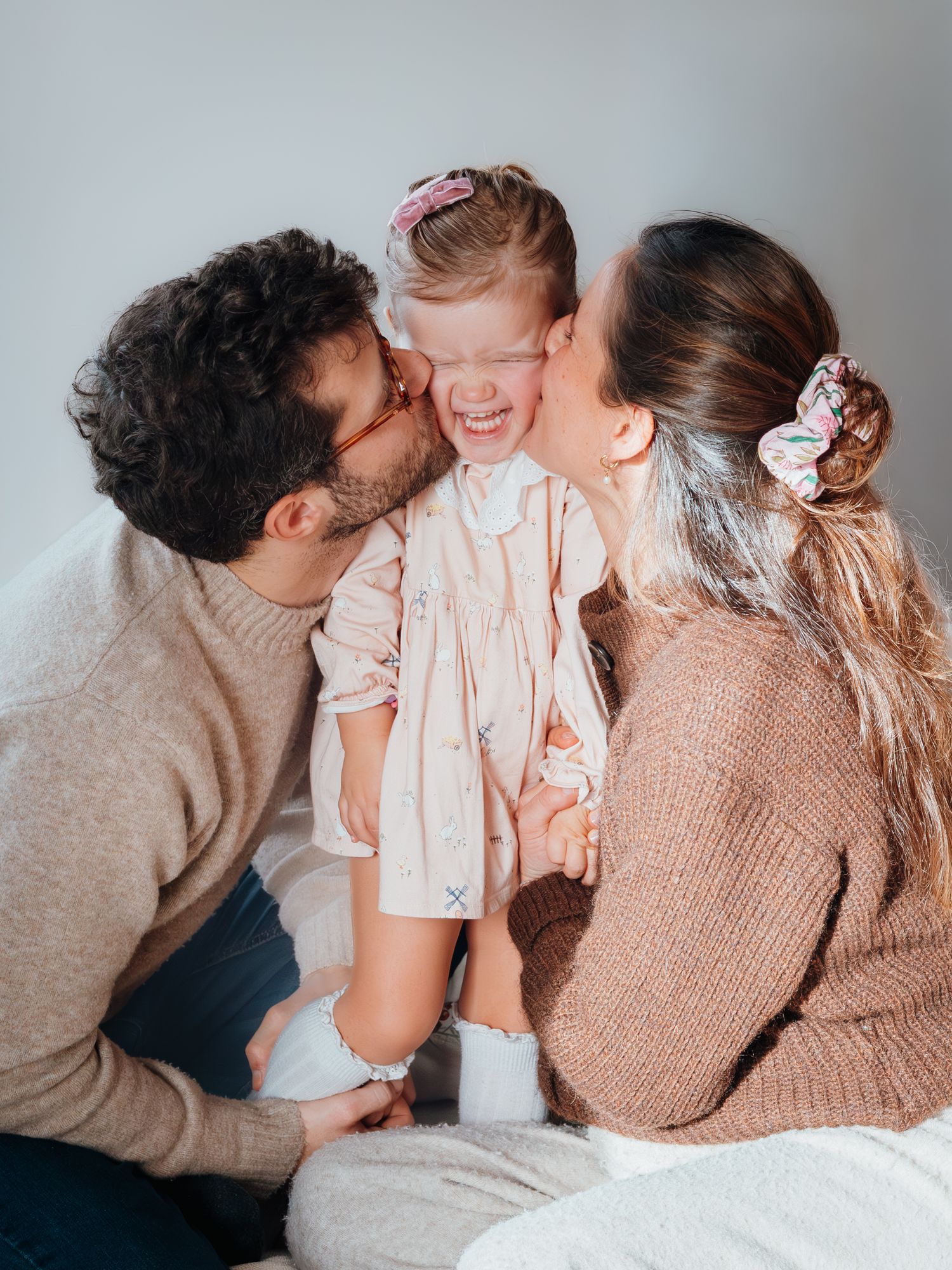amour de famille bisous sur les joues