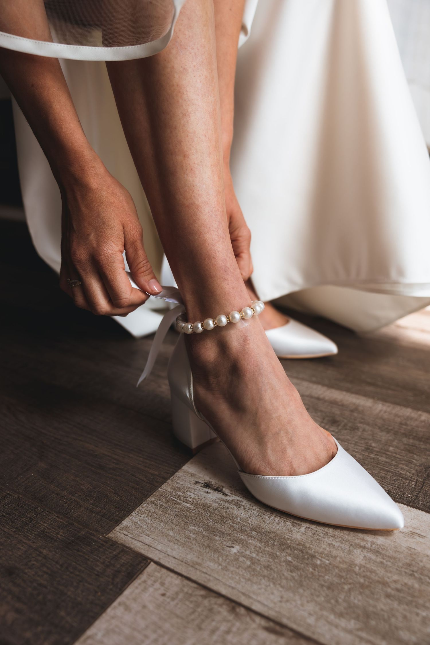 détail préparatifs de la mariée