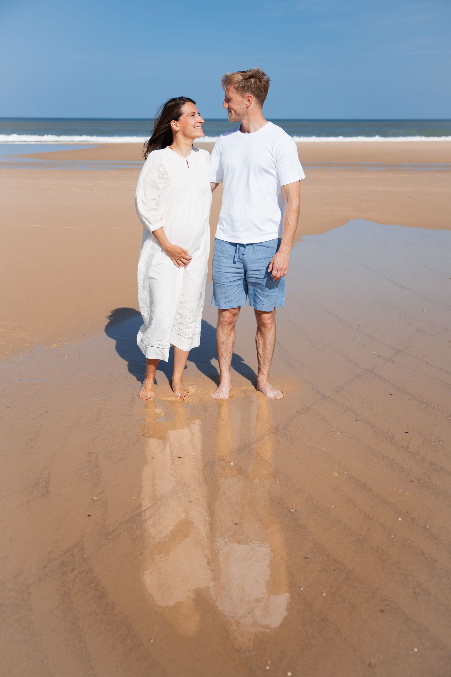 couple plage reflet eau amoureux