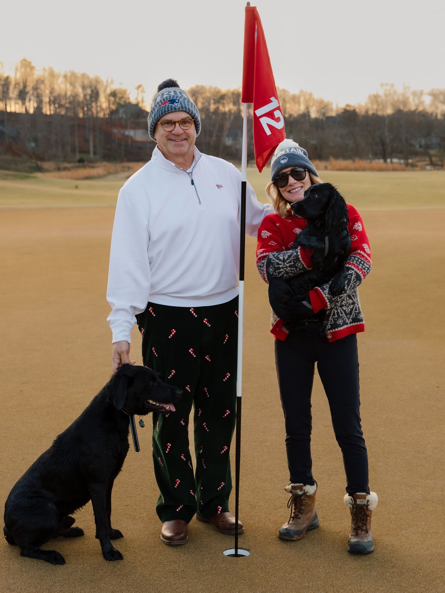 A playful golf course photo session with winter holiday attire.