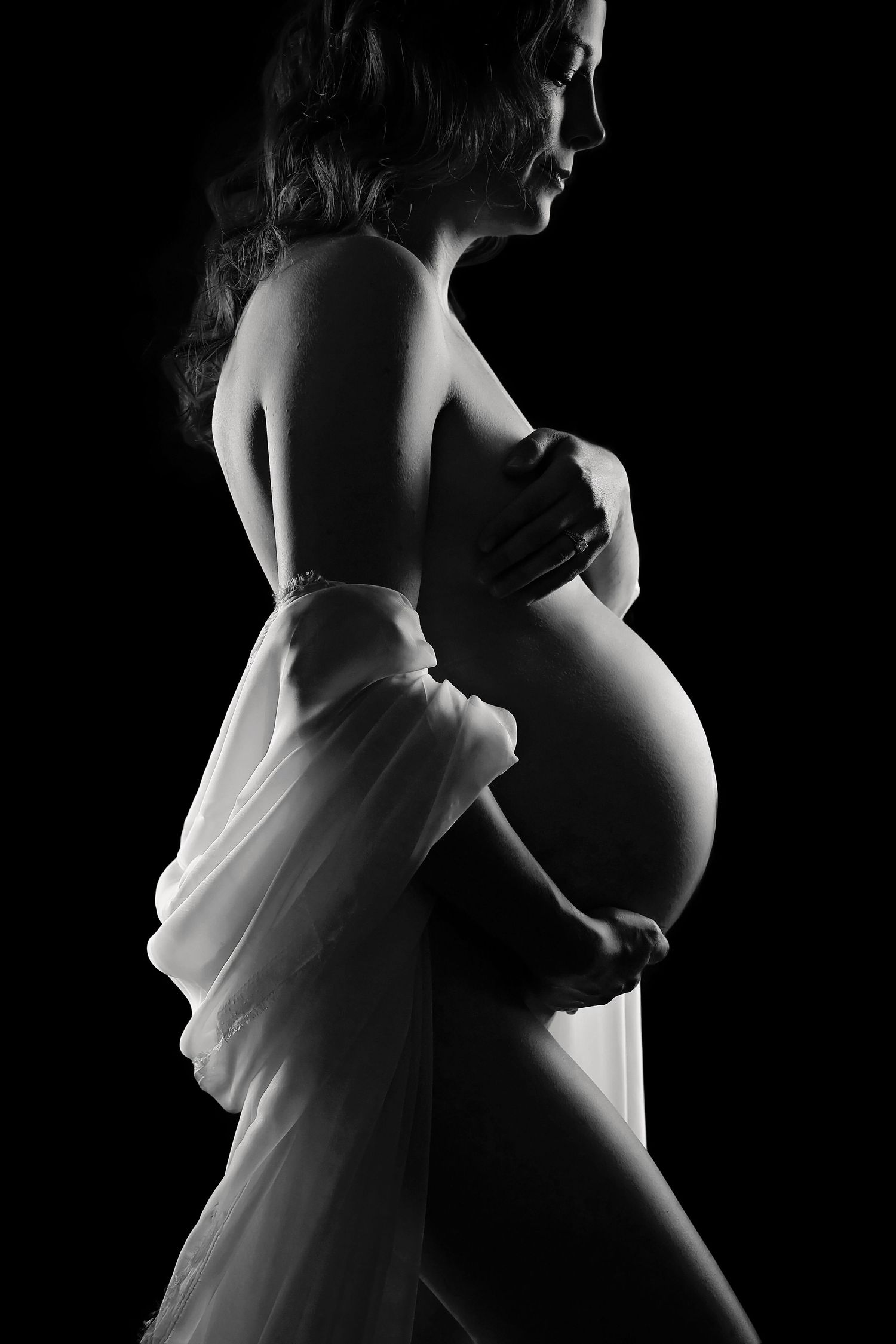 Black and white maternity silhouette highlighting pregnancy profile