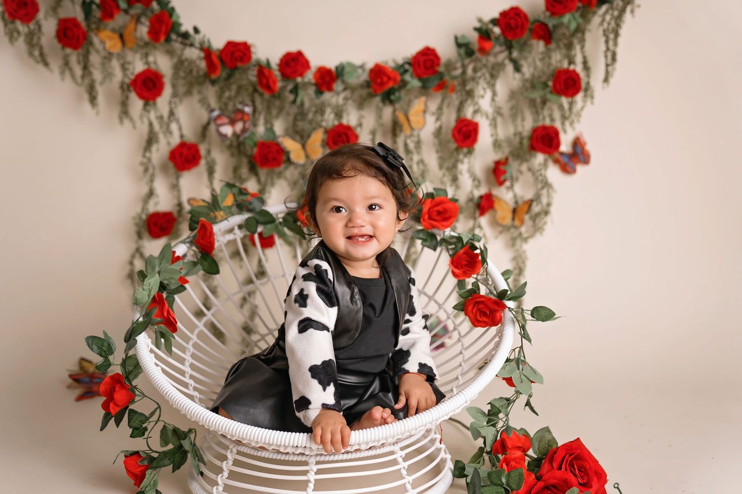 Selena theme san Diego cake smash session in san diego photography studio. Como la flor cake smash set up.
