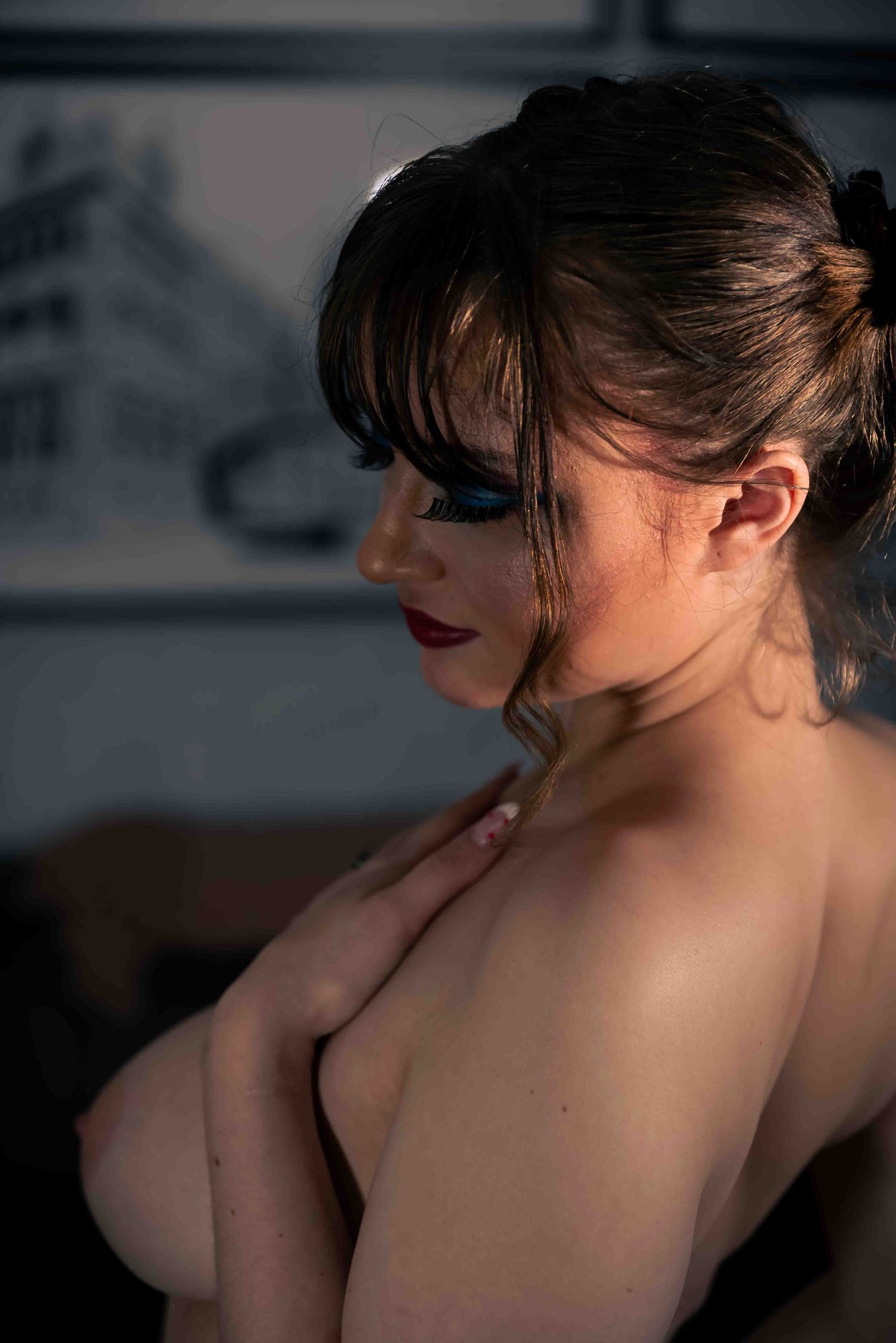 Boudoir photo with a brunette model