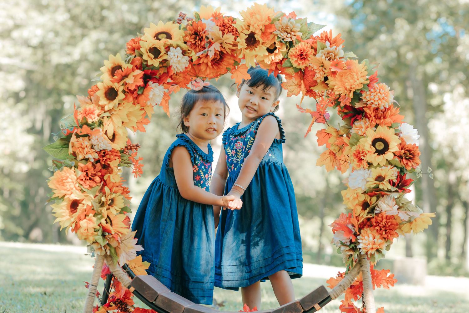 Beautiful floral arch with coral and peach flowers for outdoor photo sessions.