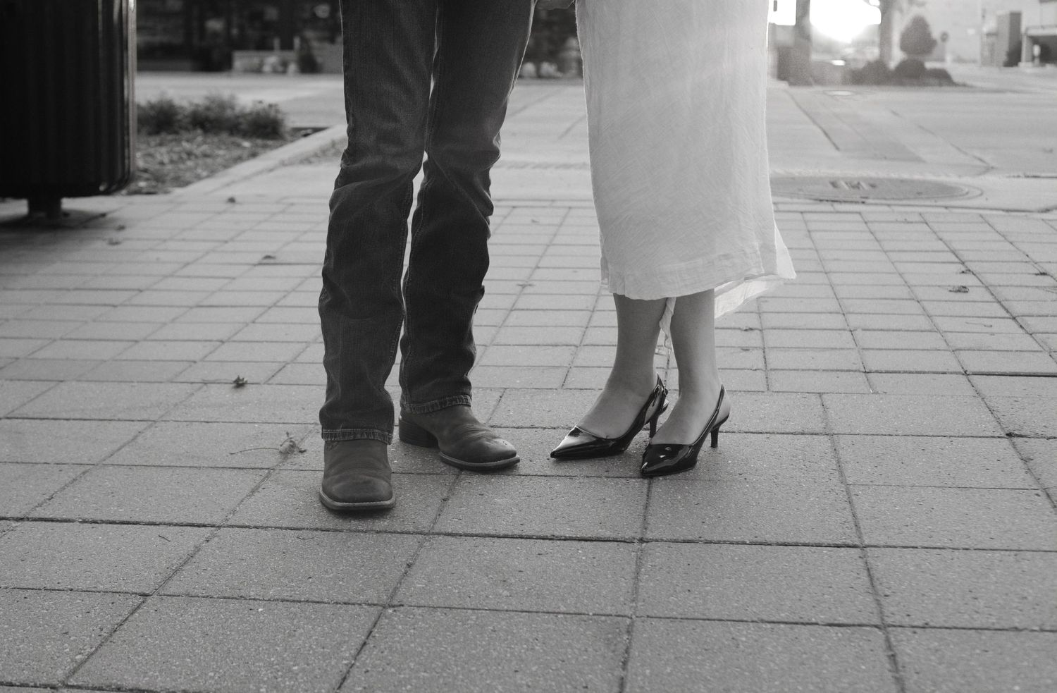 Intimate elopement photographer in Reno County Kansas, documenting romantic vows with candid, natural photos that feel genuine and true.