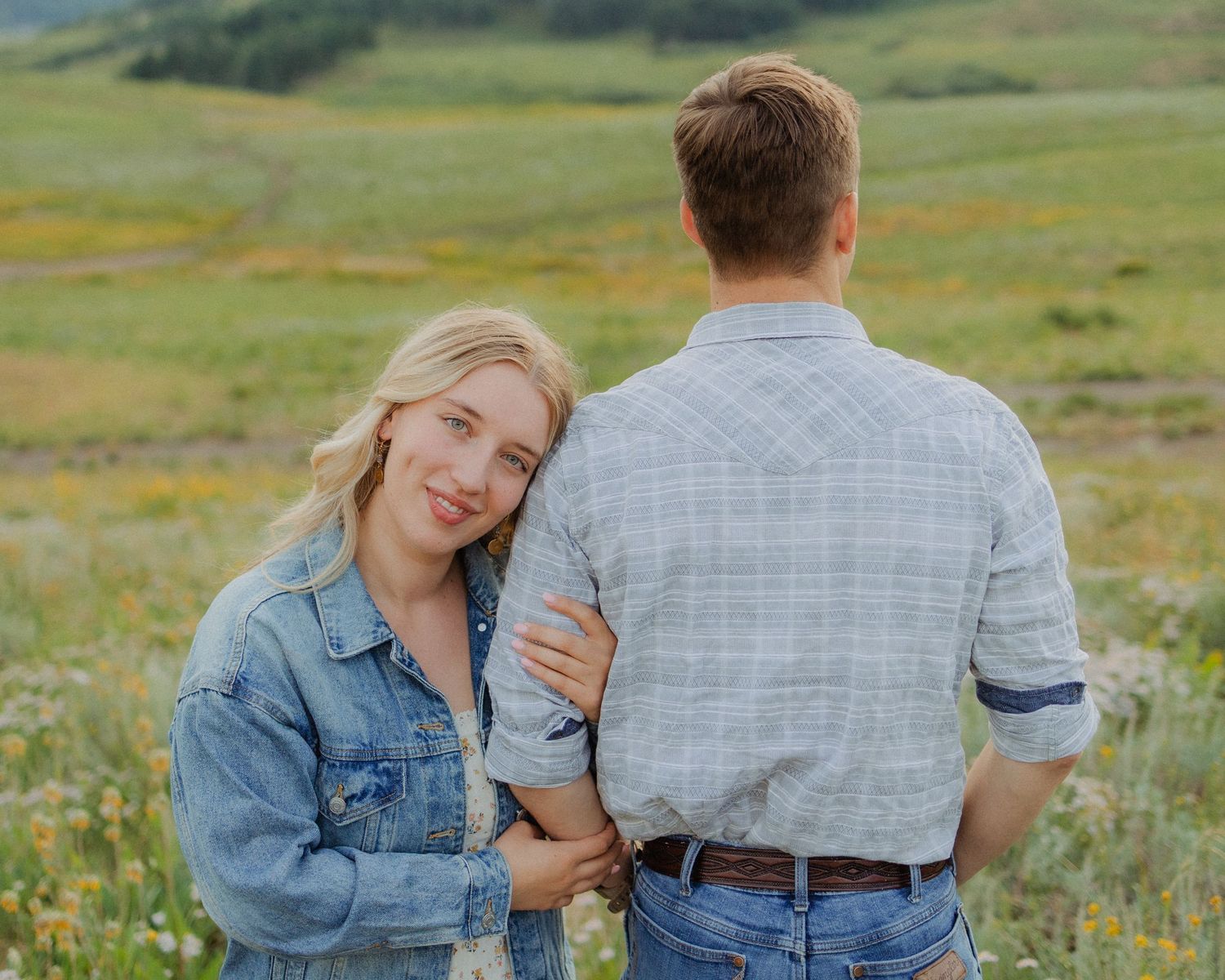 A couples photoshoot in Mount Crested Butte, Colorado.