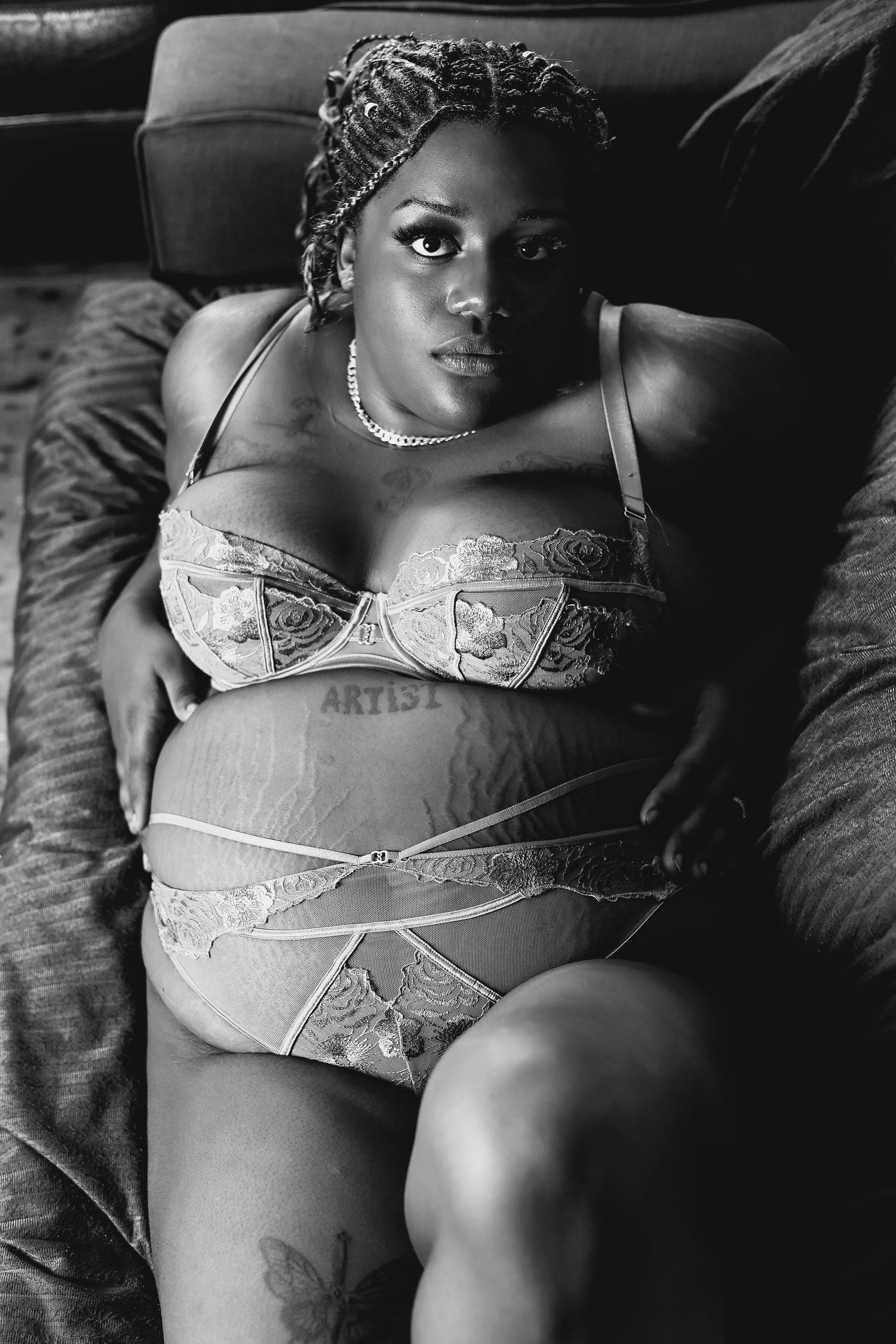 Portrait of woman sultry woman during a body inclusive , empowerment boudoir photoshoot in her home by Untamed Muses , monochrome , femenine