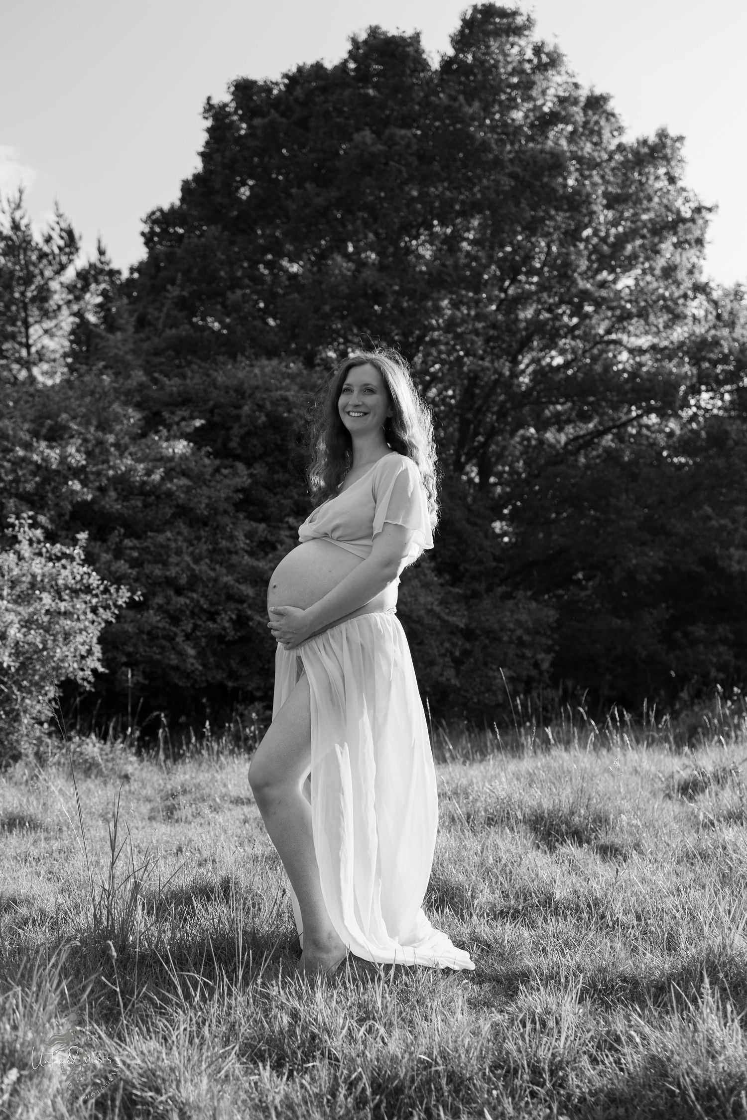 Empowerment boudoir maternity photoshoot, radiant pregnant woman in nature, monochrome, natural light, Thetford, untamed muses