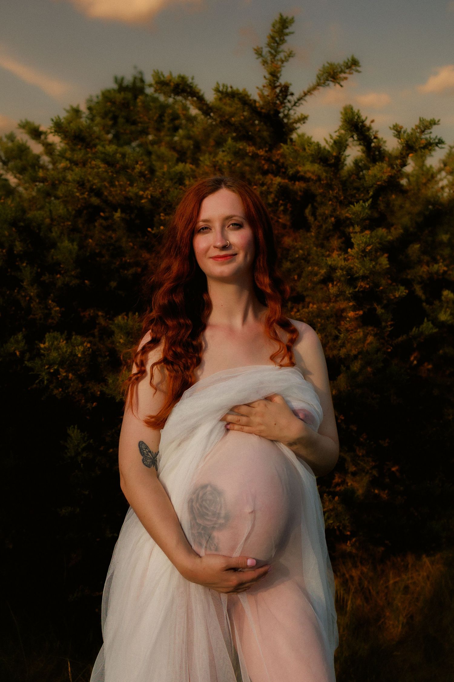 Empowerment maternity outdoors by Untamed Muses. golden hour, spectacular