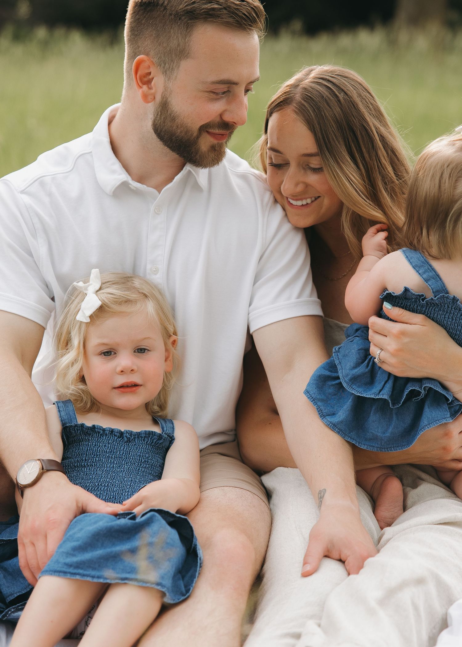 close up smiling family outdoor relaxed family session