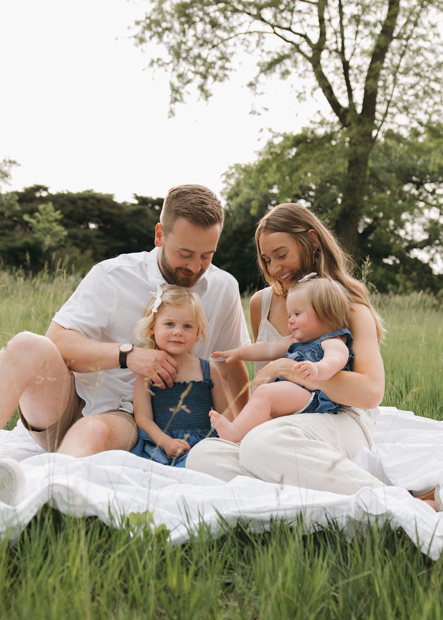 close up smiling family outdoor relaxed family session