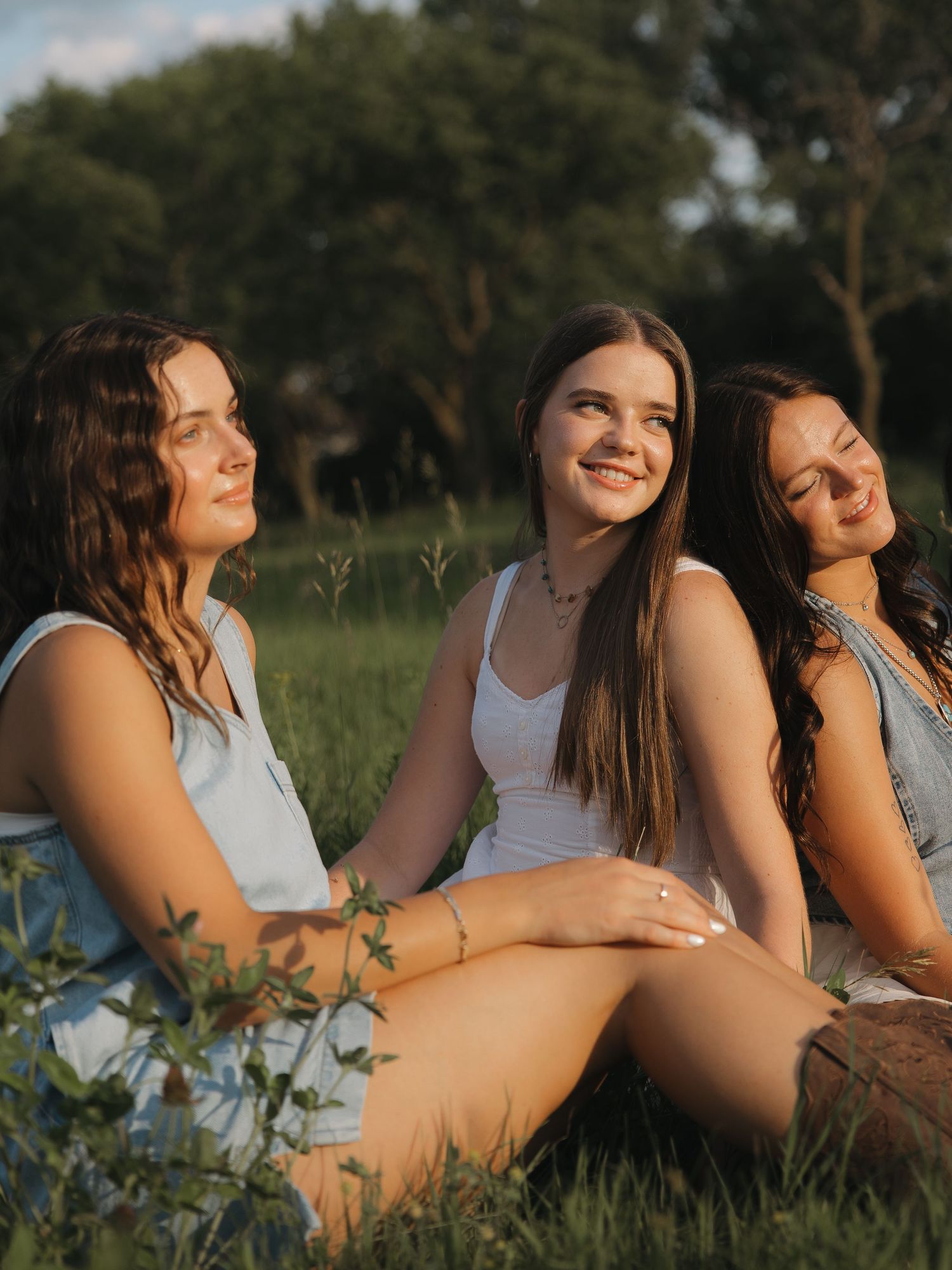 Glowing group friend session in golden hour lighting outside