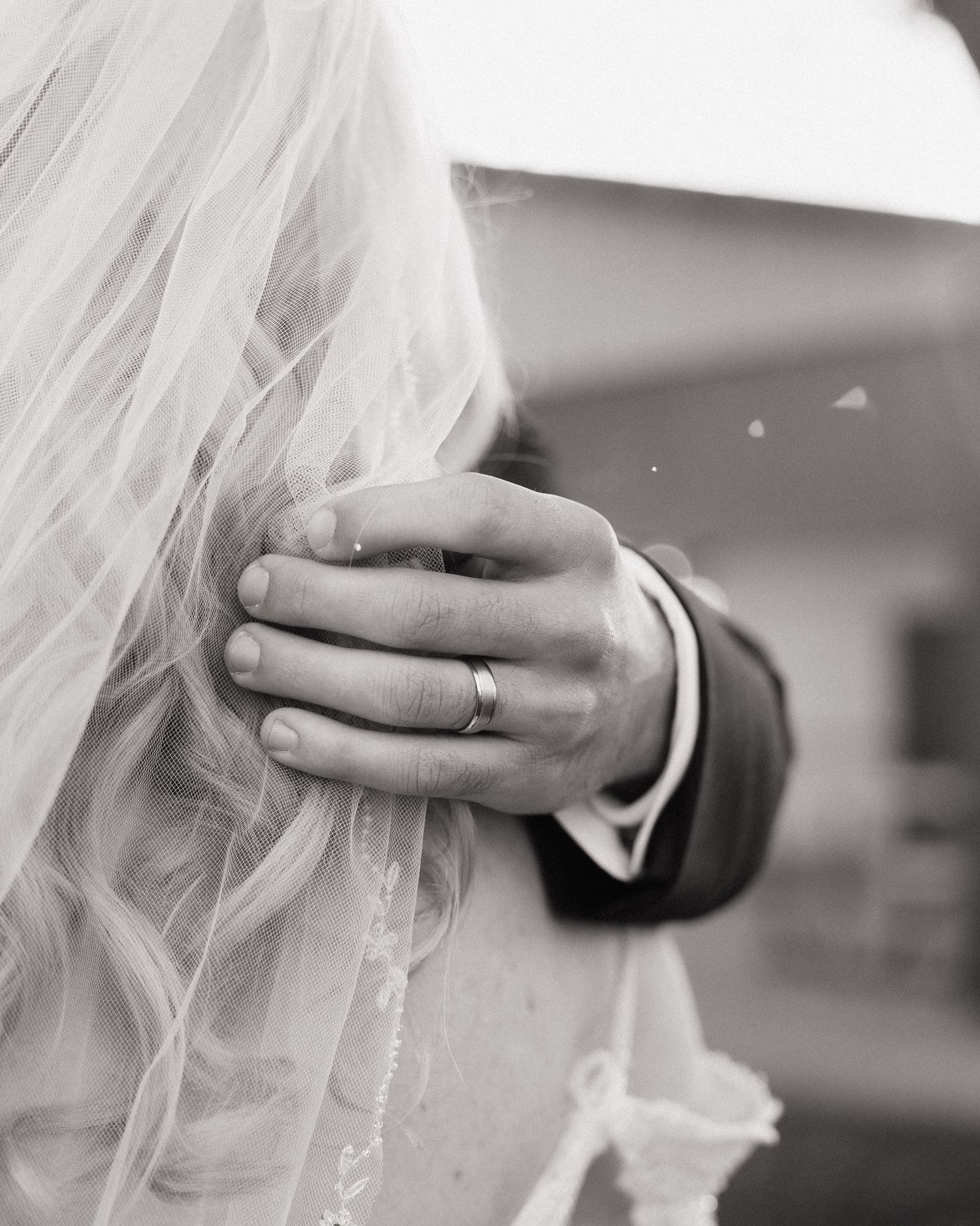 Easygoing engagement session outdoors
