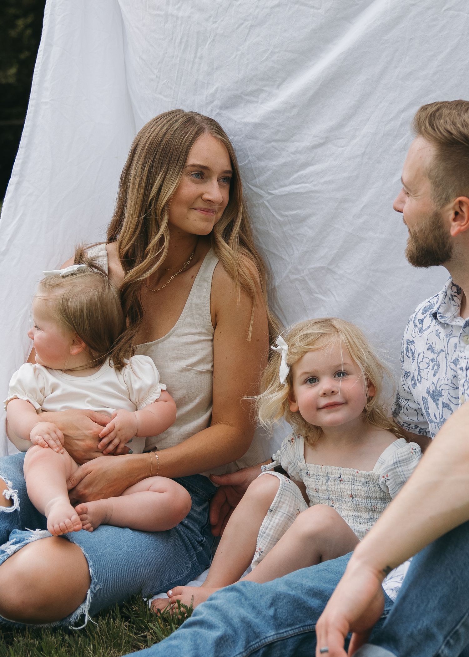 close up smiling family outdoor relaxed family session